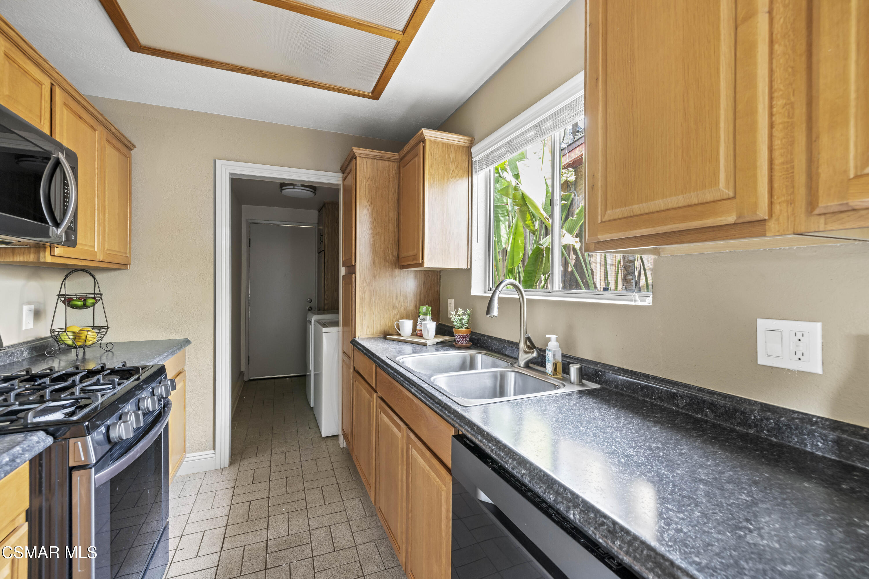 865 E Hillcrest Drive