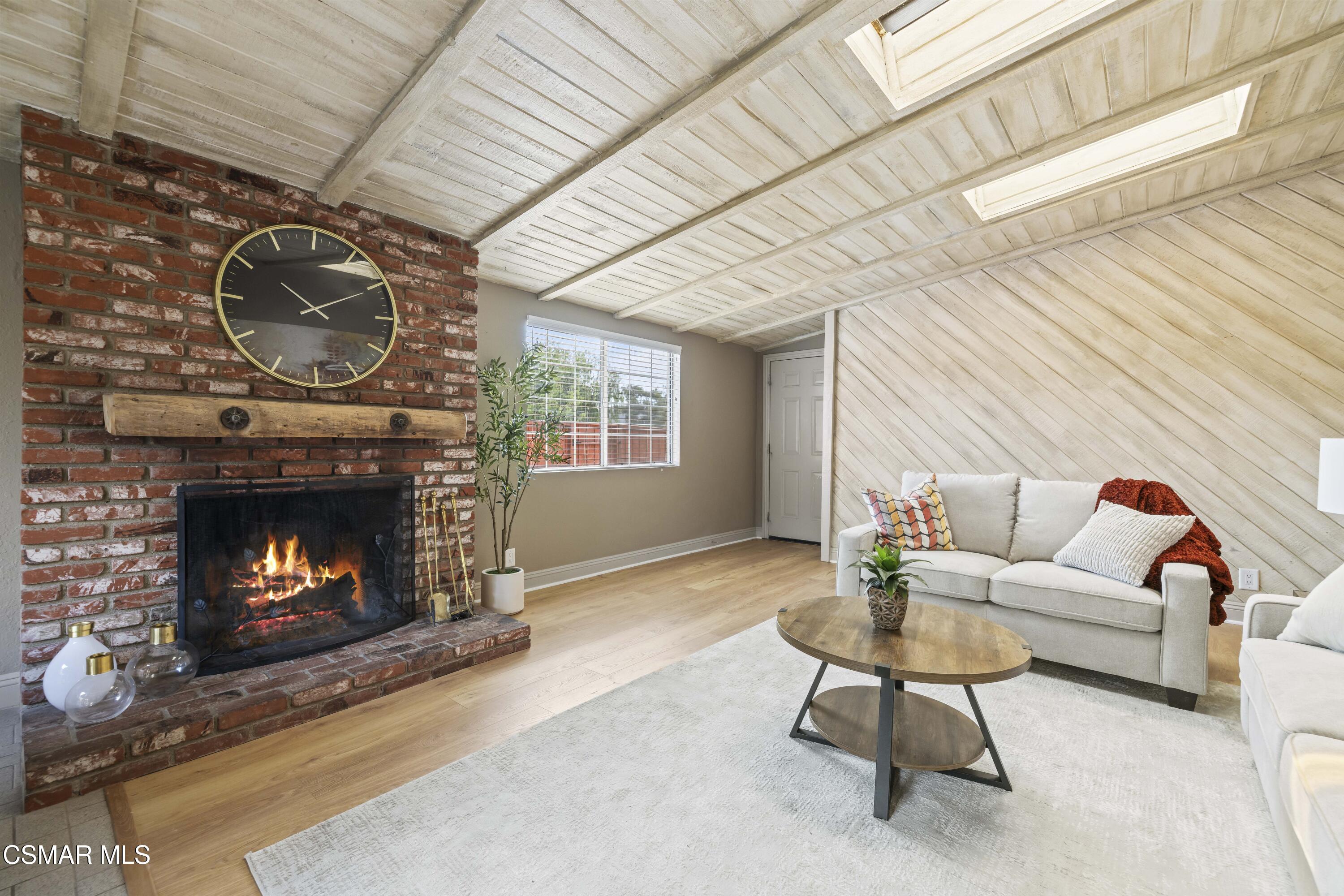 865 E Hillcrest Drive