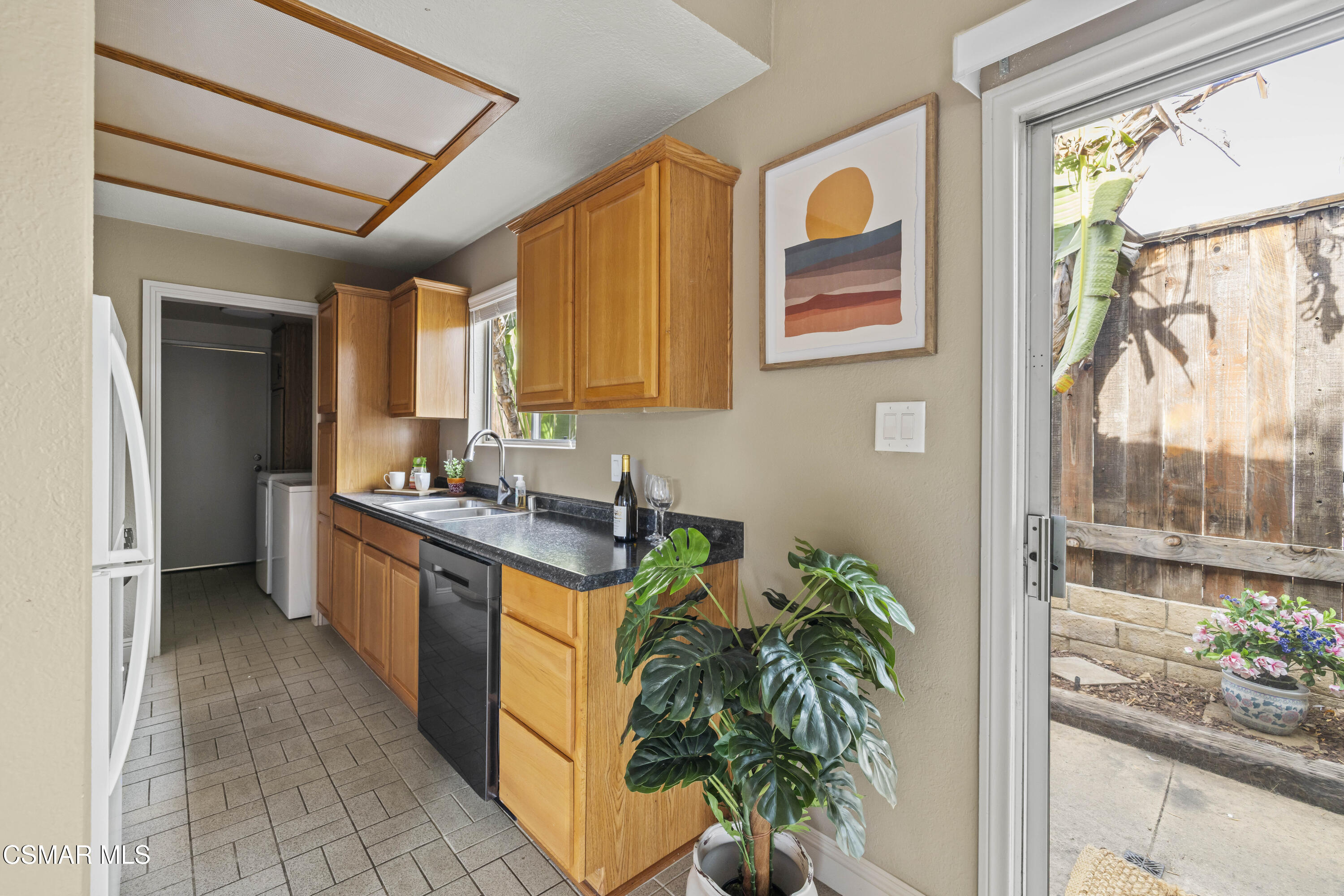 865 E Hillcrest Drive