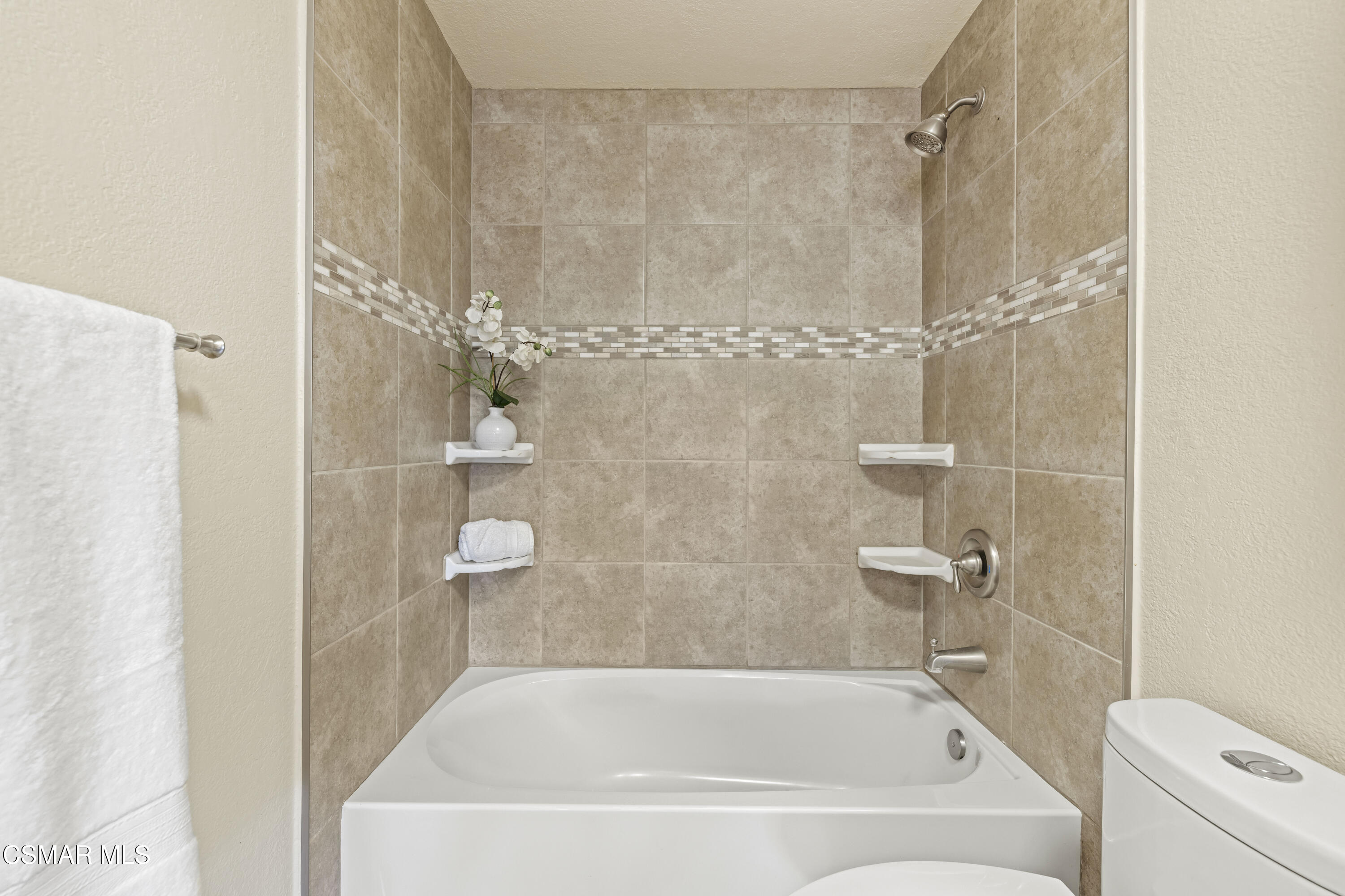 865 E Hillcrest Drive