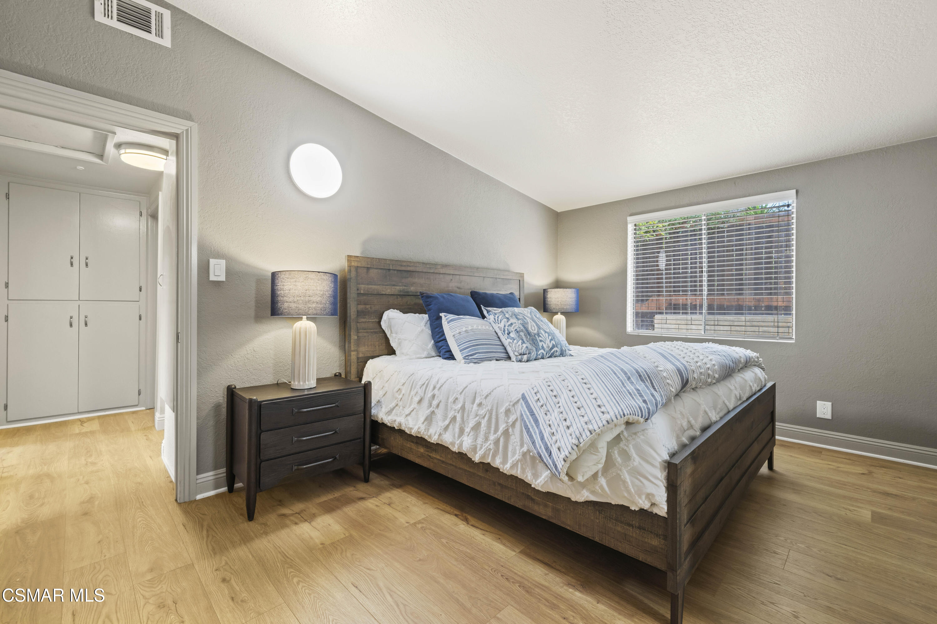 865 E Hillcrest Drive