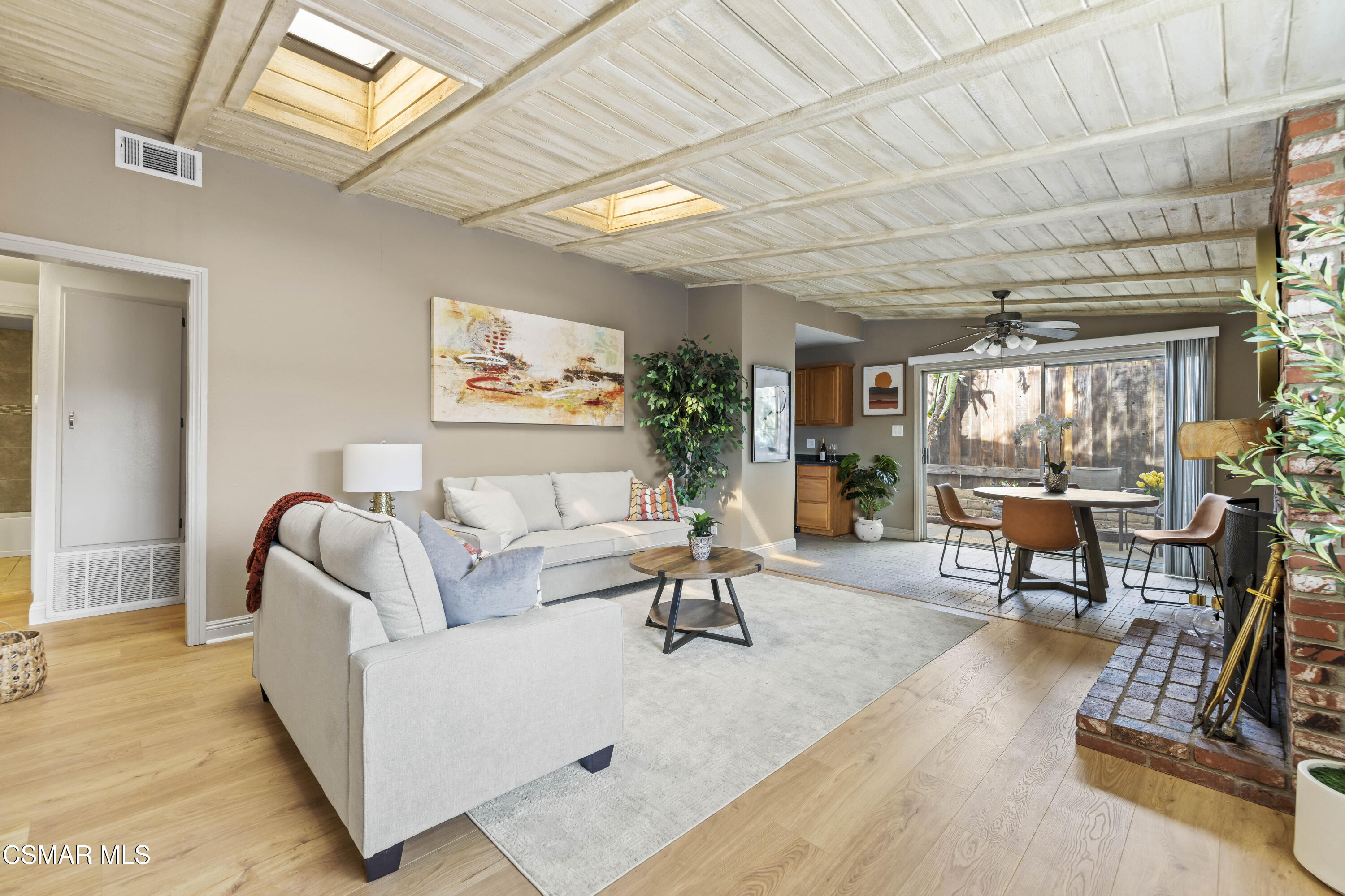 865 E Hillcrest Drive