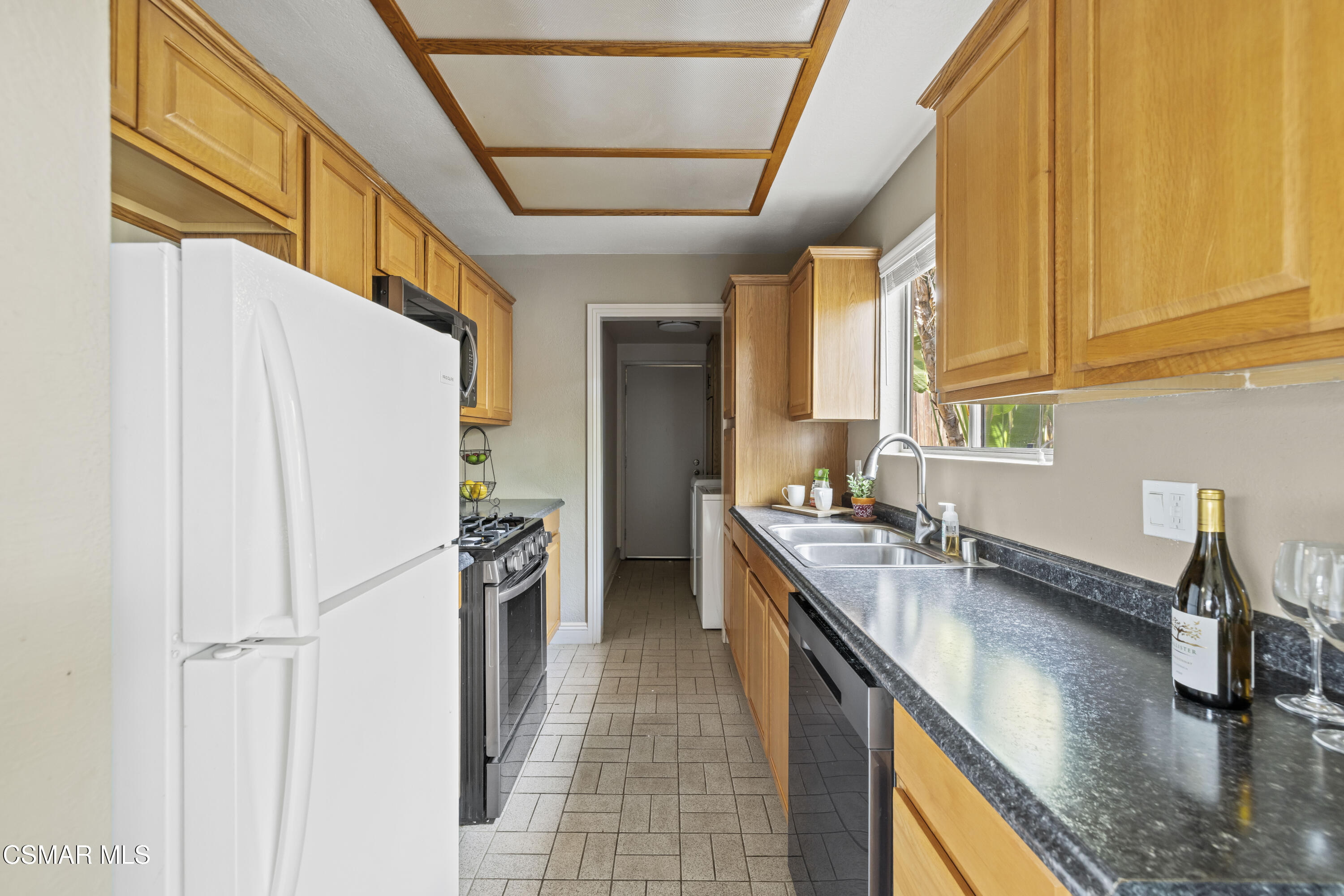 865 E Hillcrest Drive