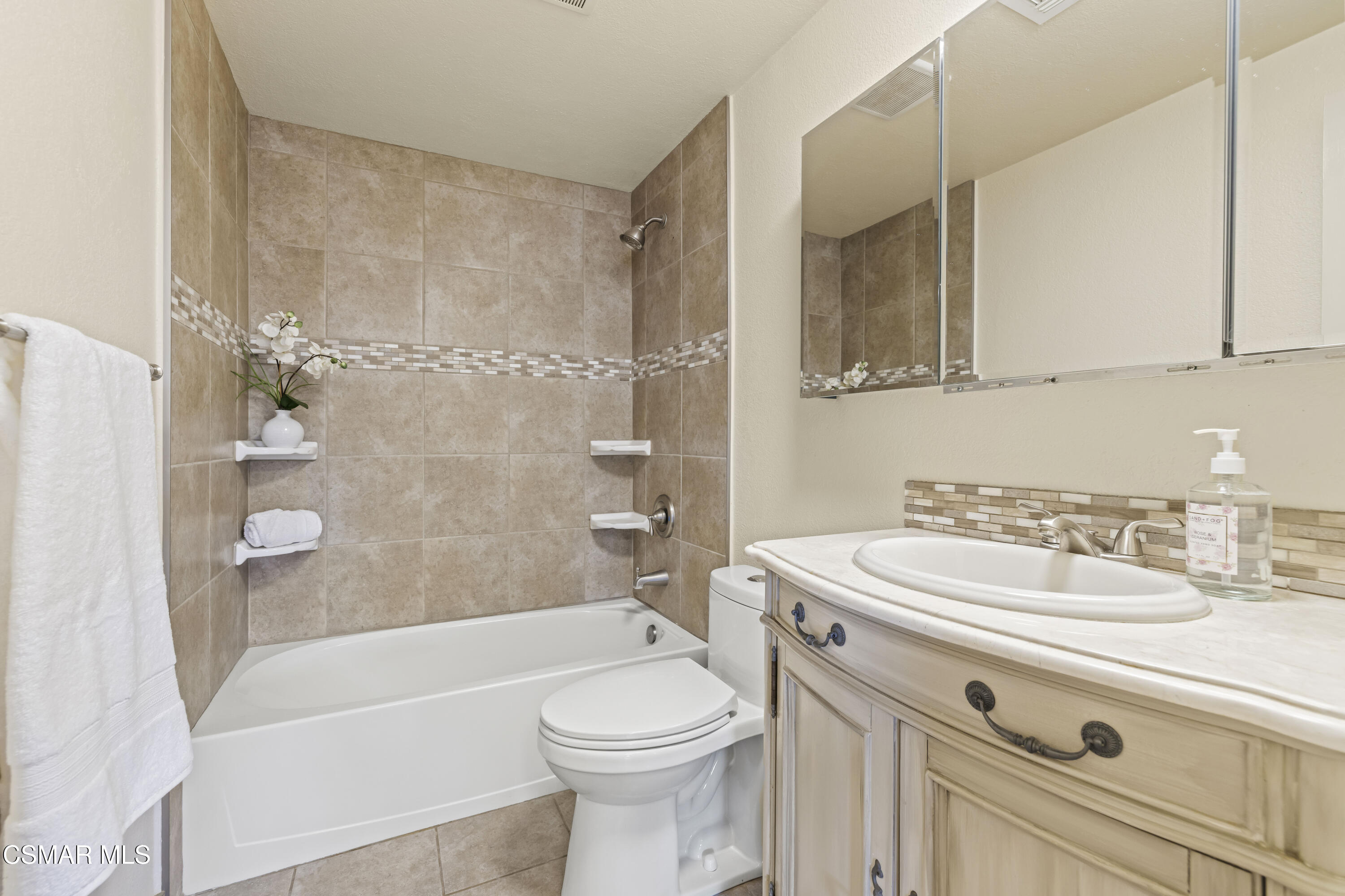 865 E Hillcrest Drive