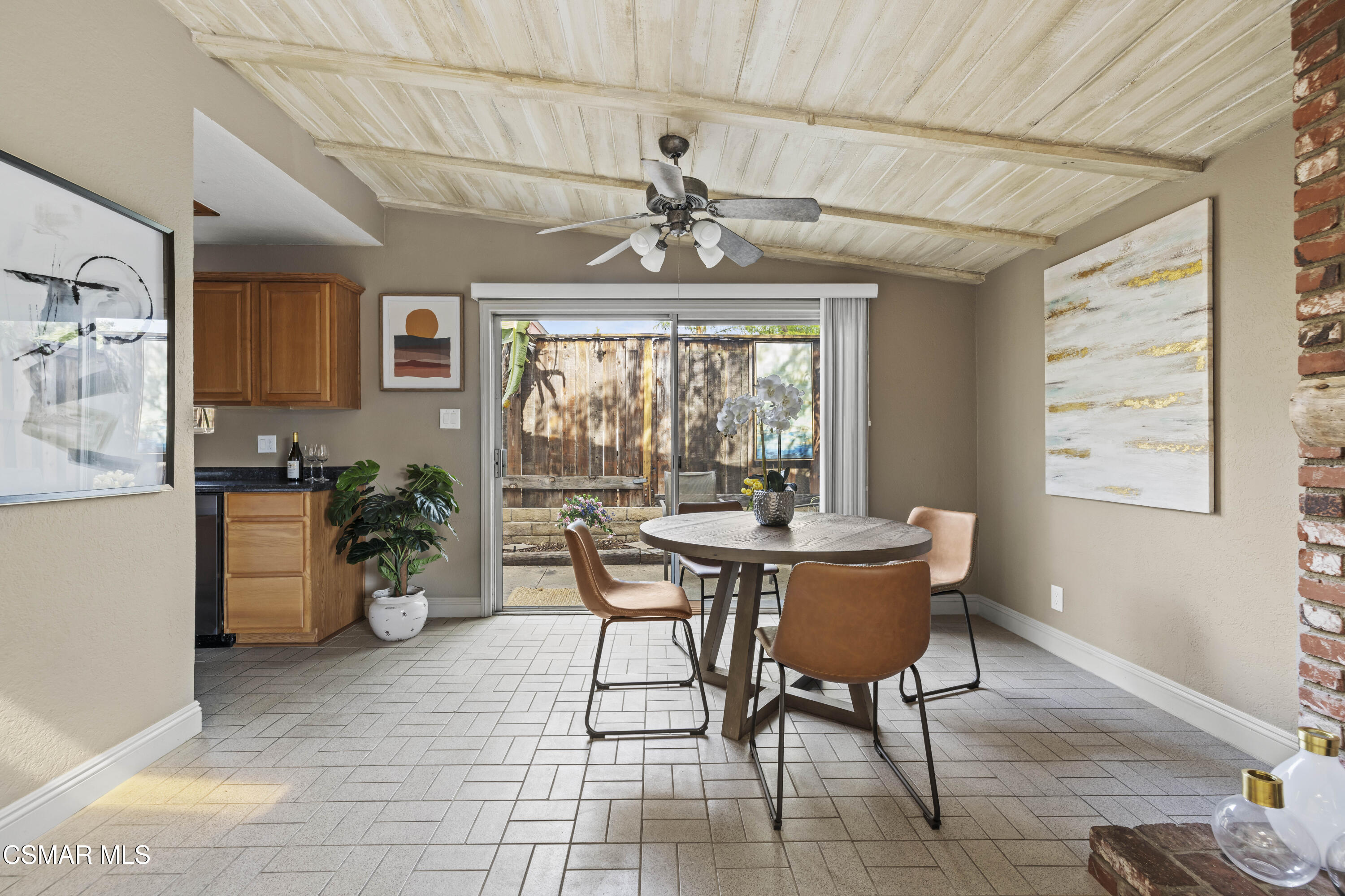 865 E Hillcrest Drive