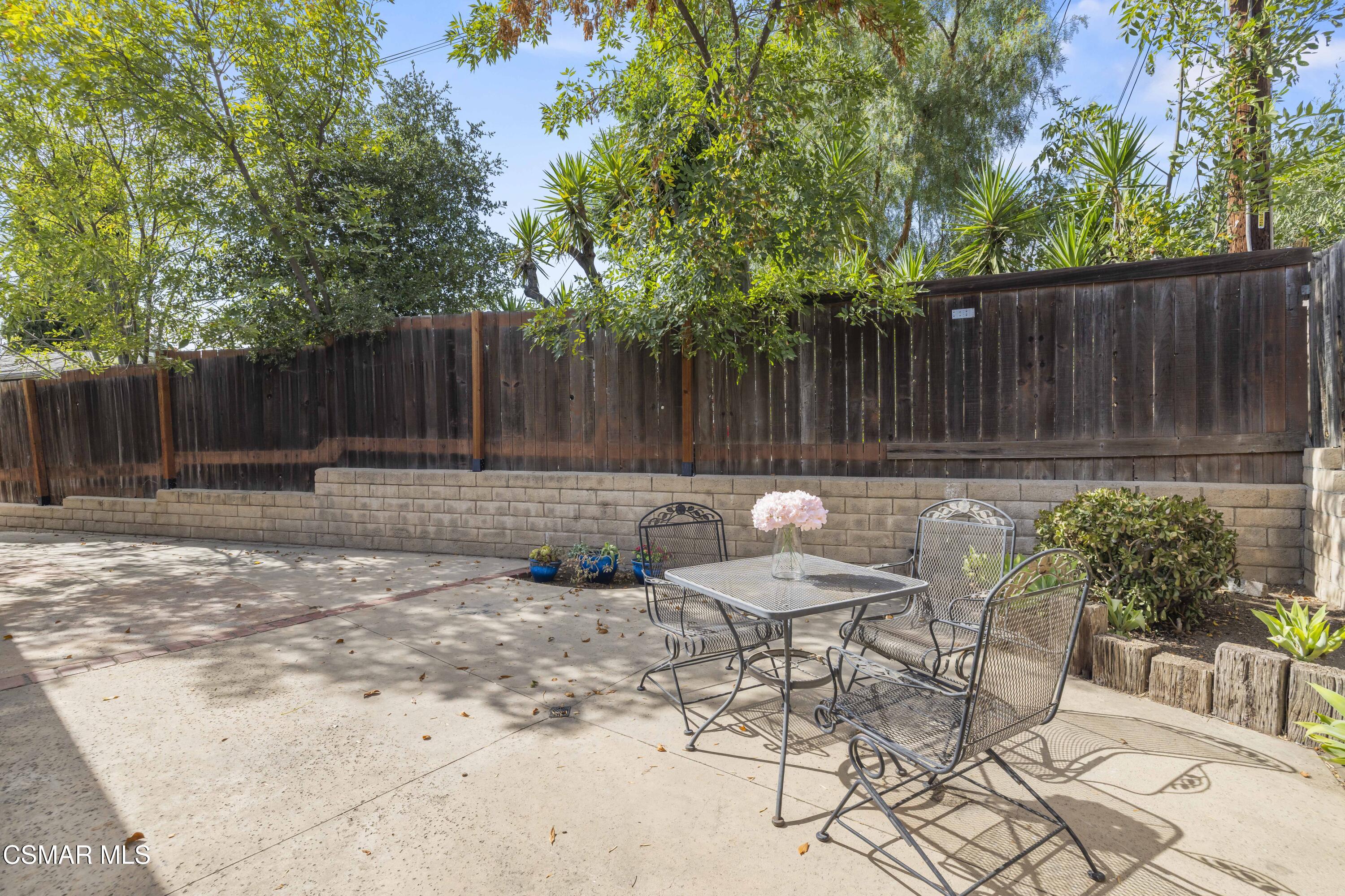 865 E Hillcrest Drive