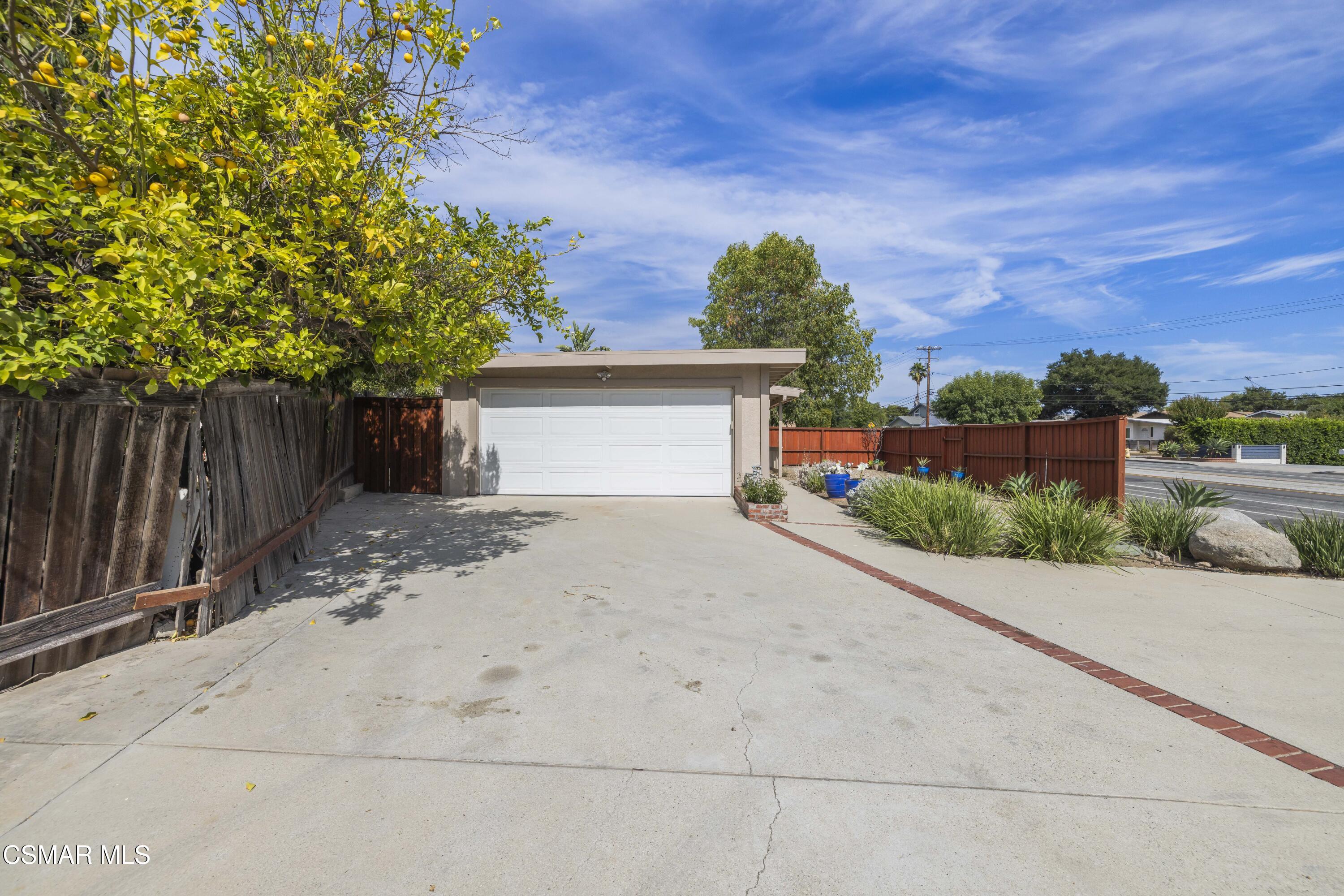 865 E Hillcrest Drive