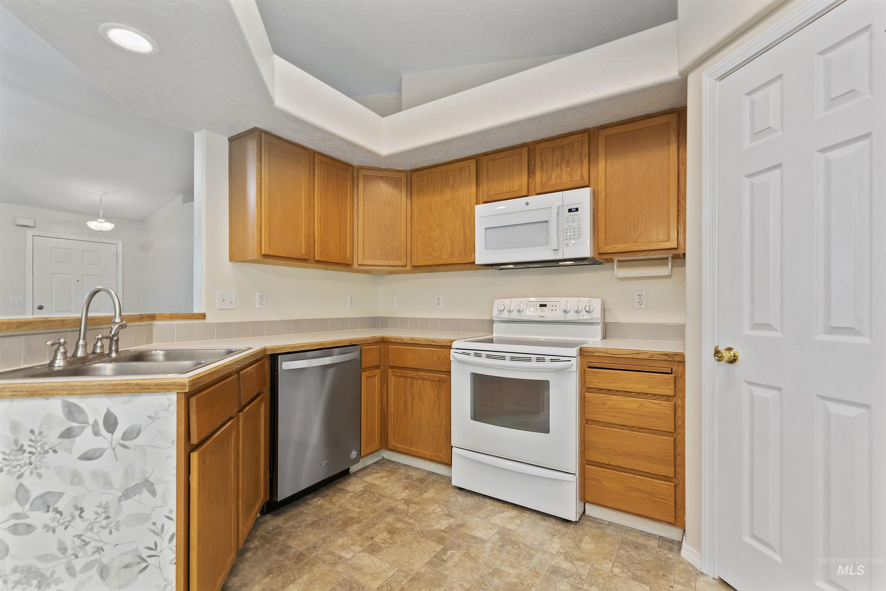 283 E. Bay Owl