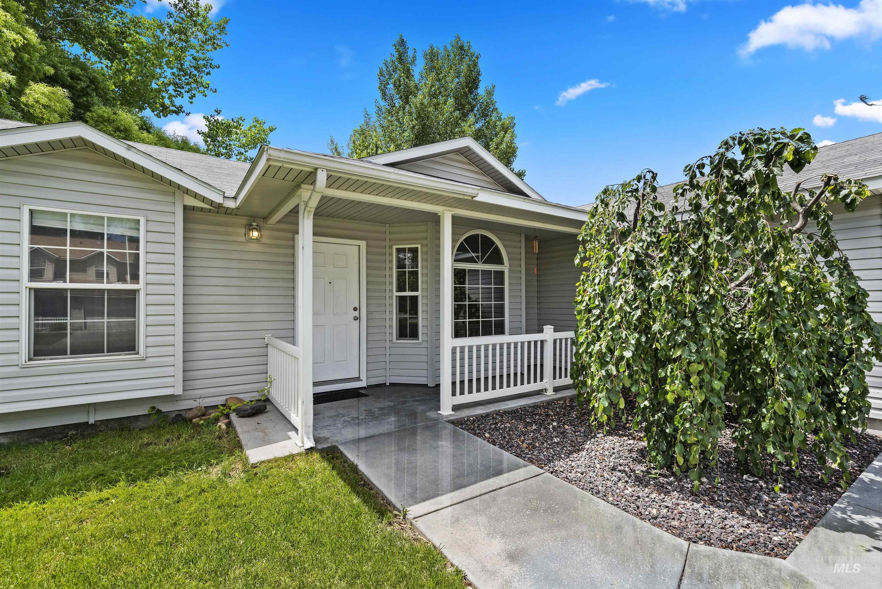 283 E. Bay Owl