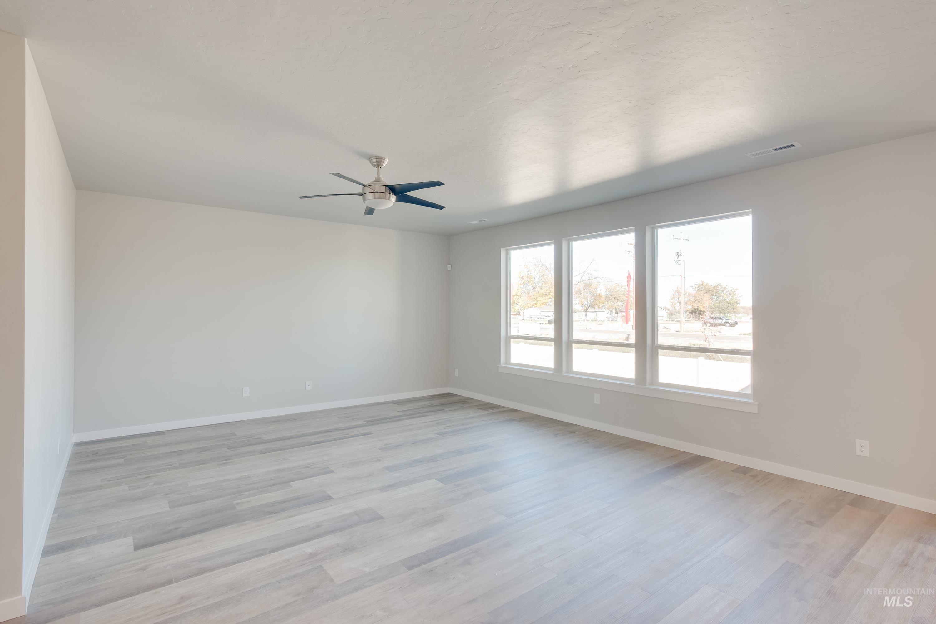 2226 N Steel Falls Ave
