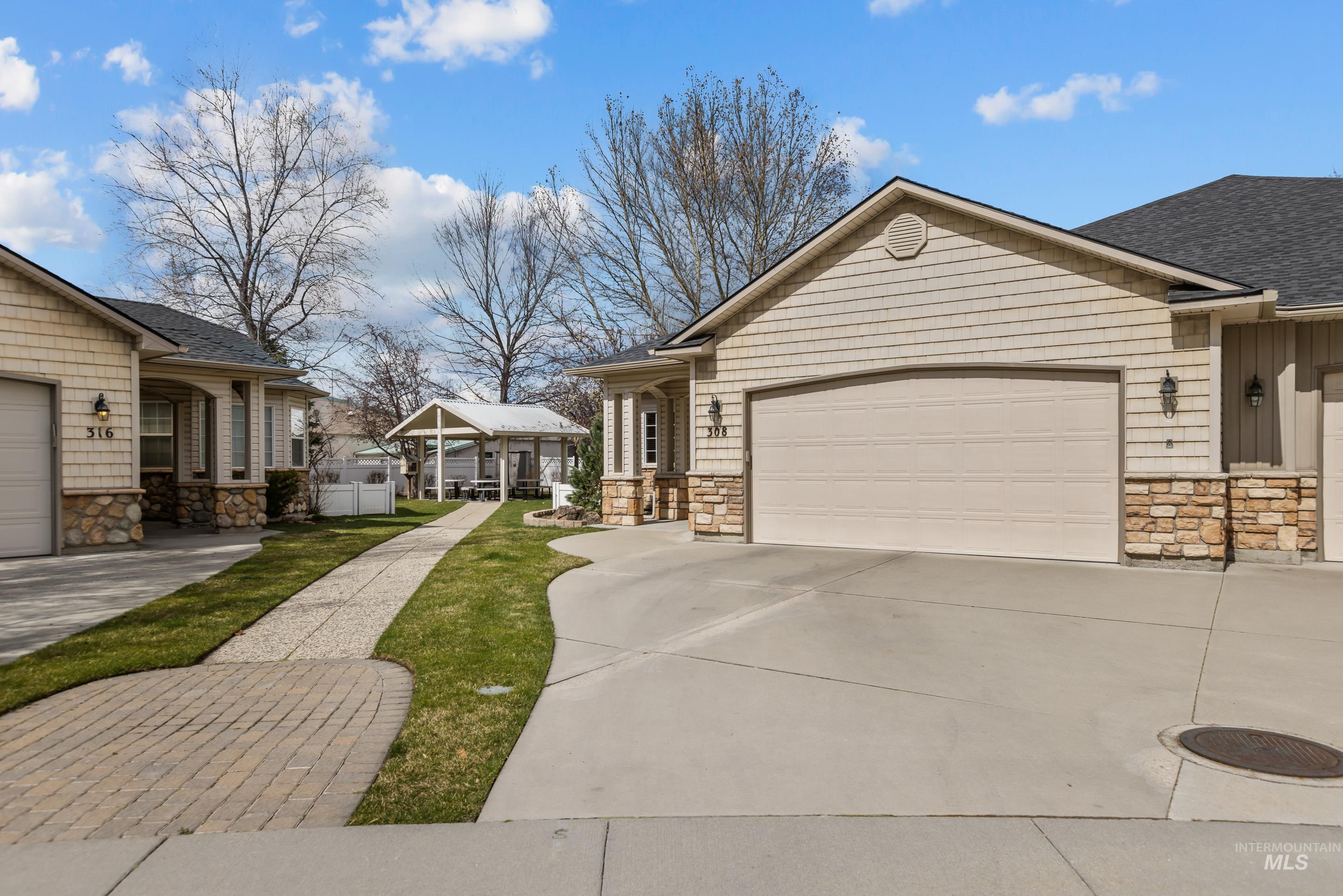 308 S Golden Eagle Lane