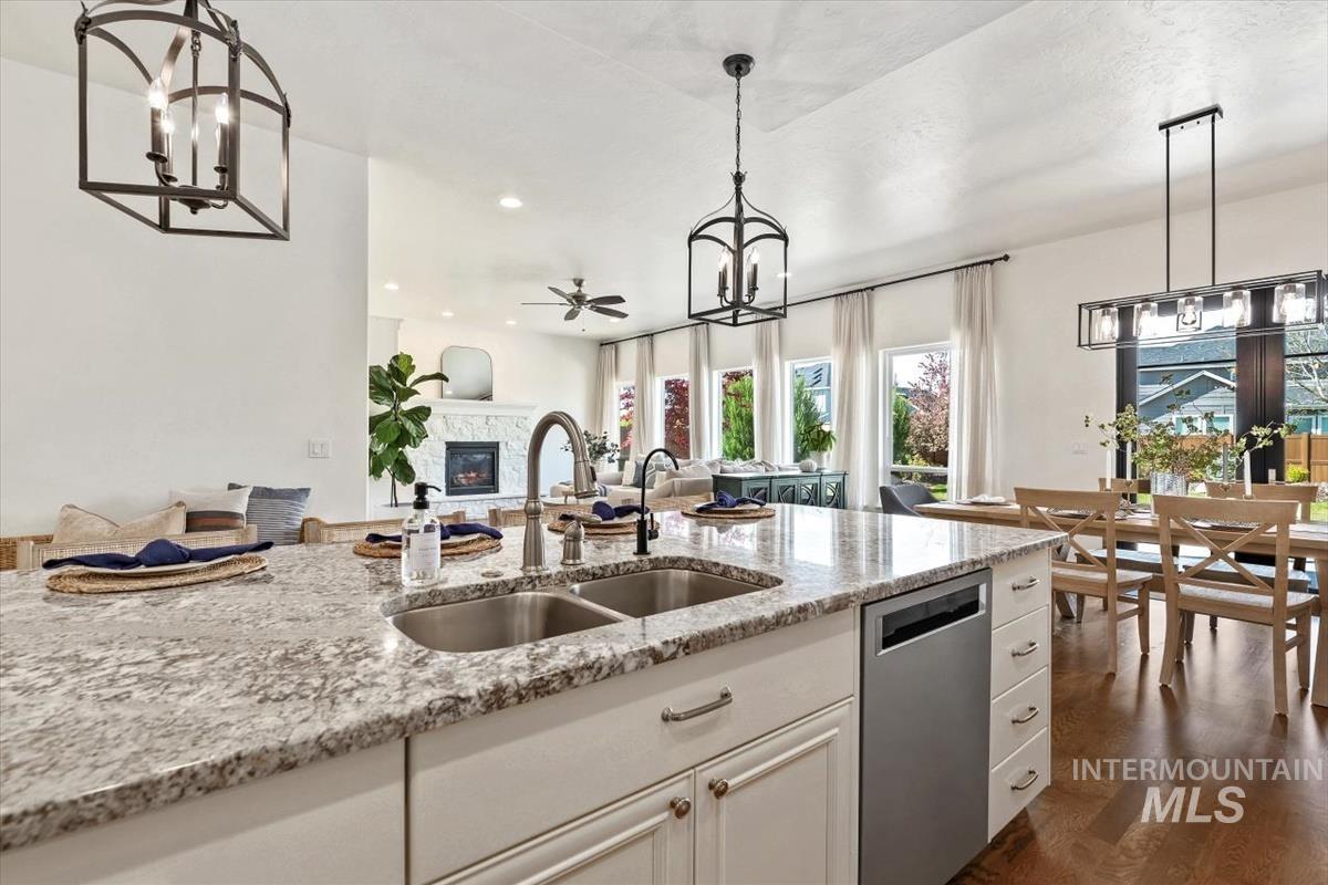 2426 E Mores Trail Drive