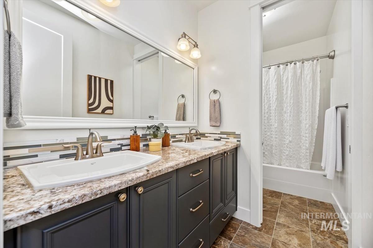 2426 E Mores Trail Drive