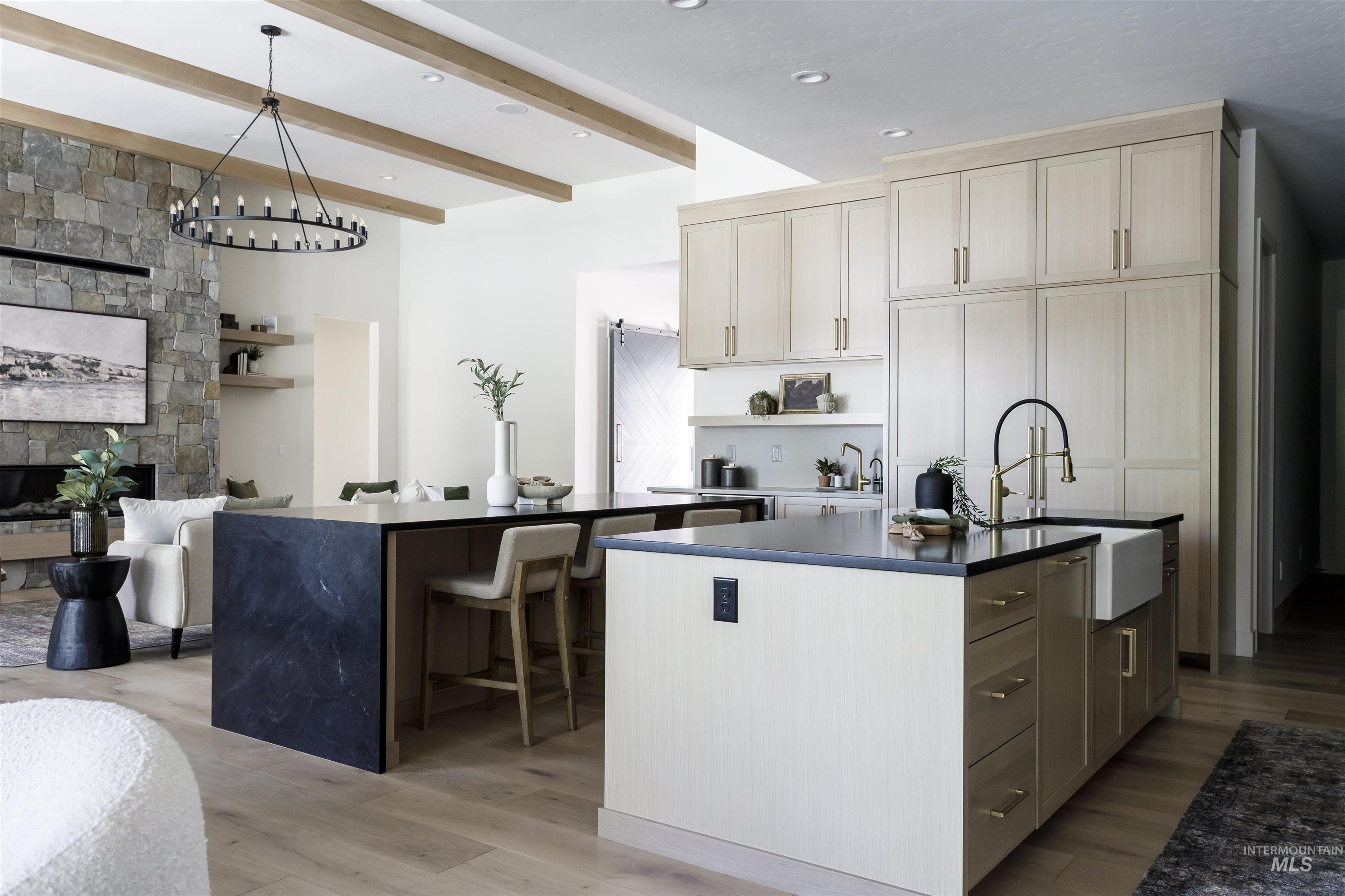 1598 N Palaestra Ave