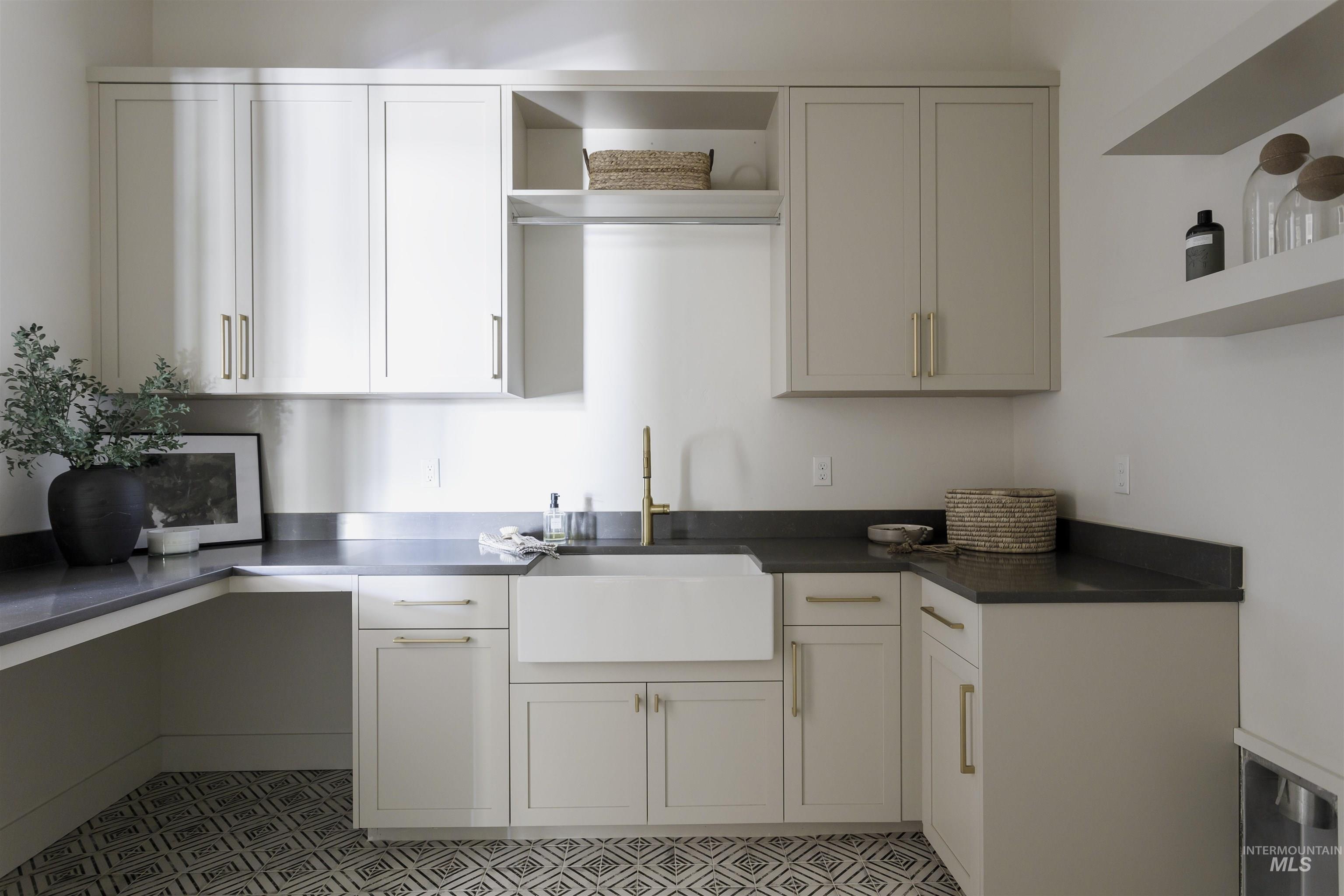 1598 N Palaestra Ave