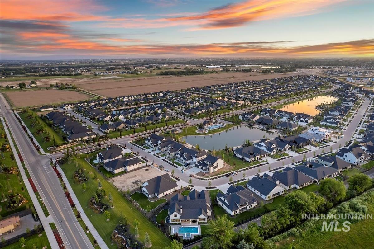 1598 N Palaestra Ave