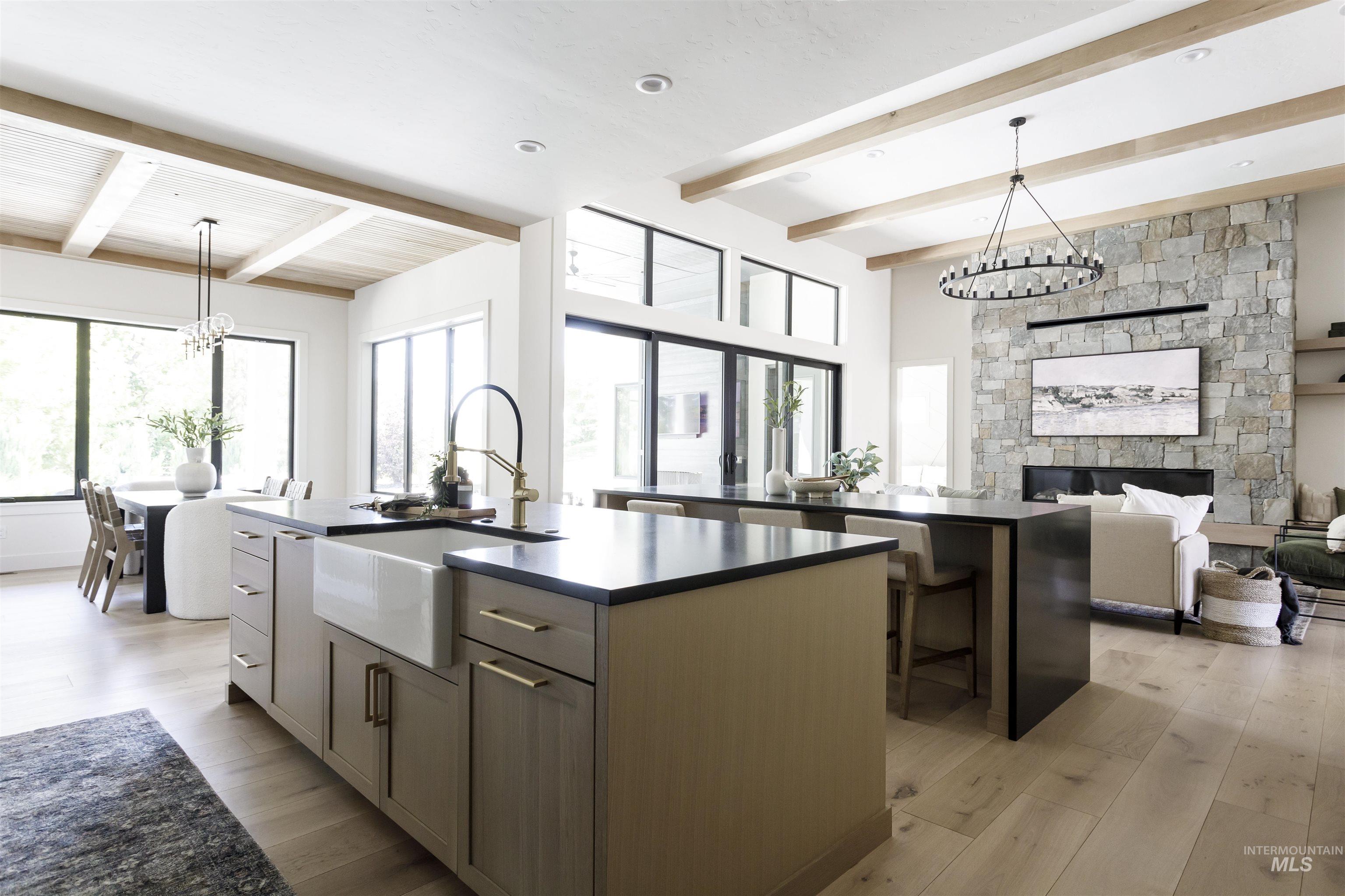 1598 N Palaestra Ave