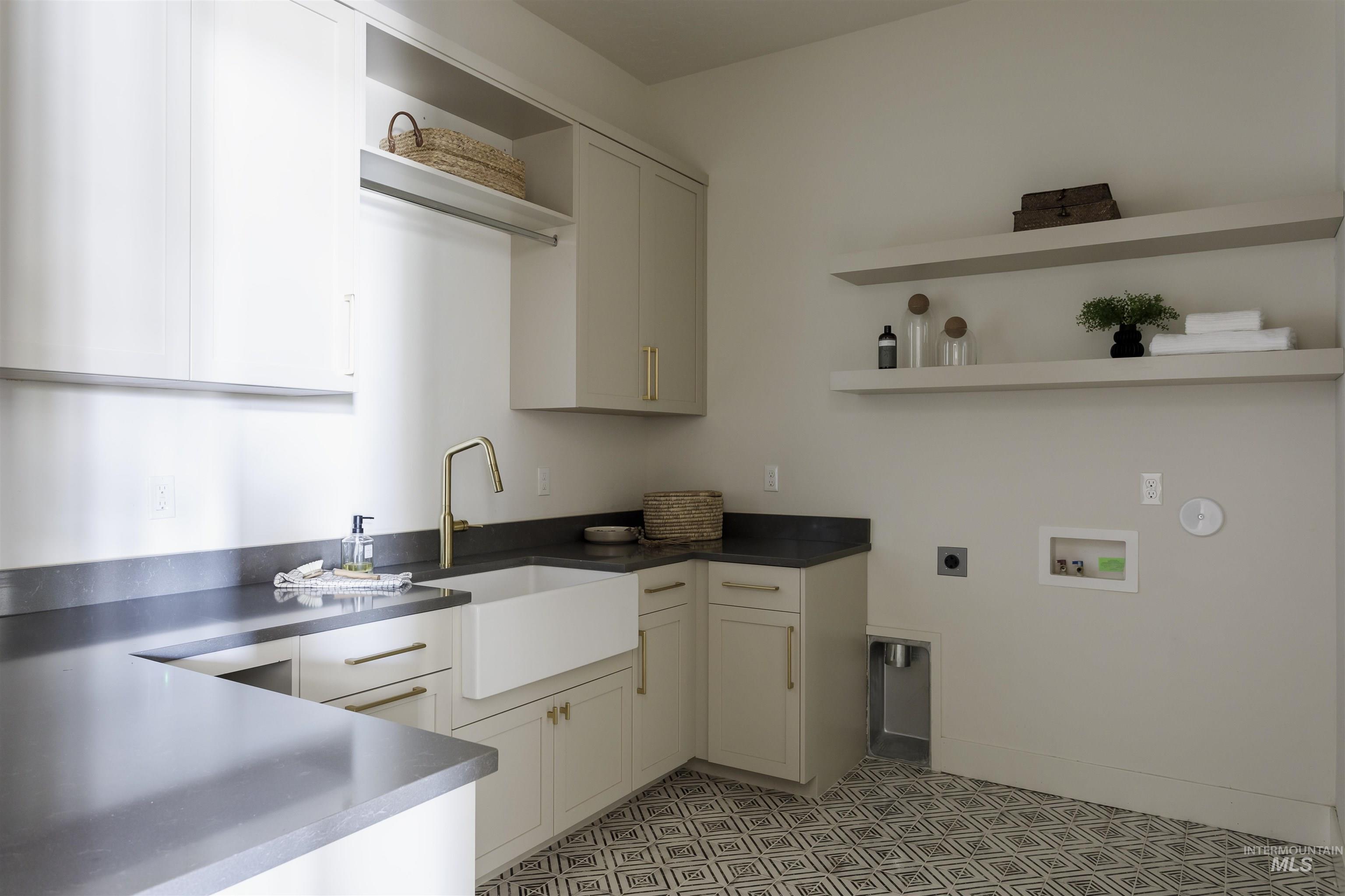 1598 N Palaestra Ave