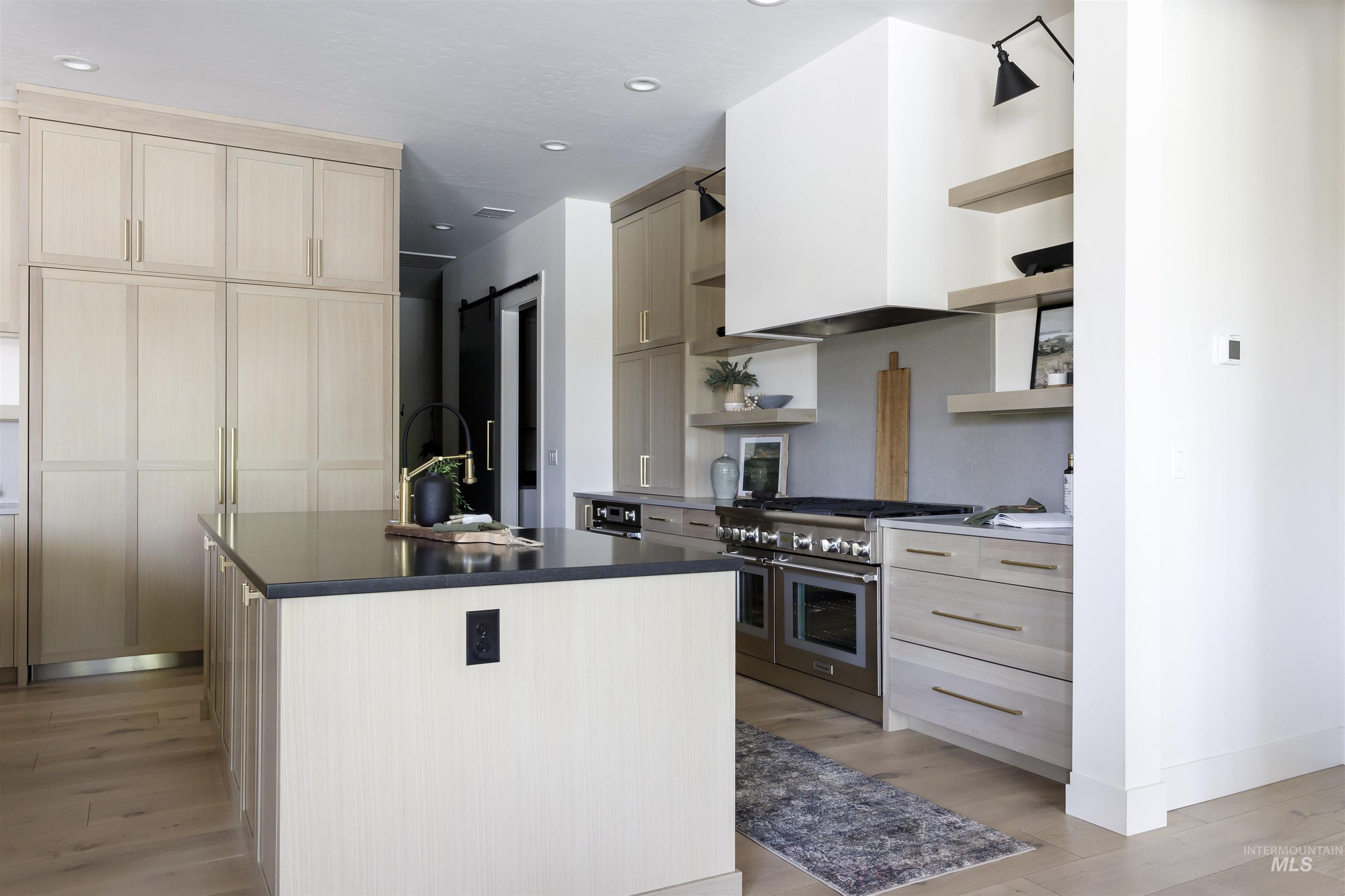 1598 N Palaestra Ave