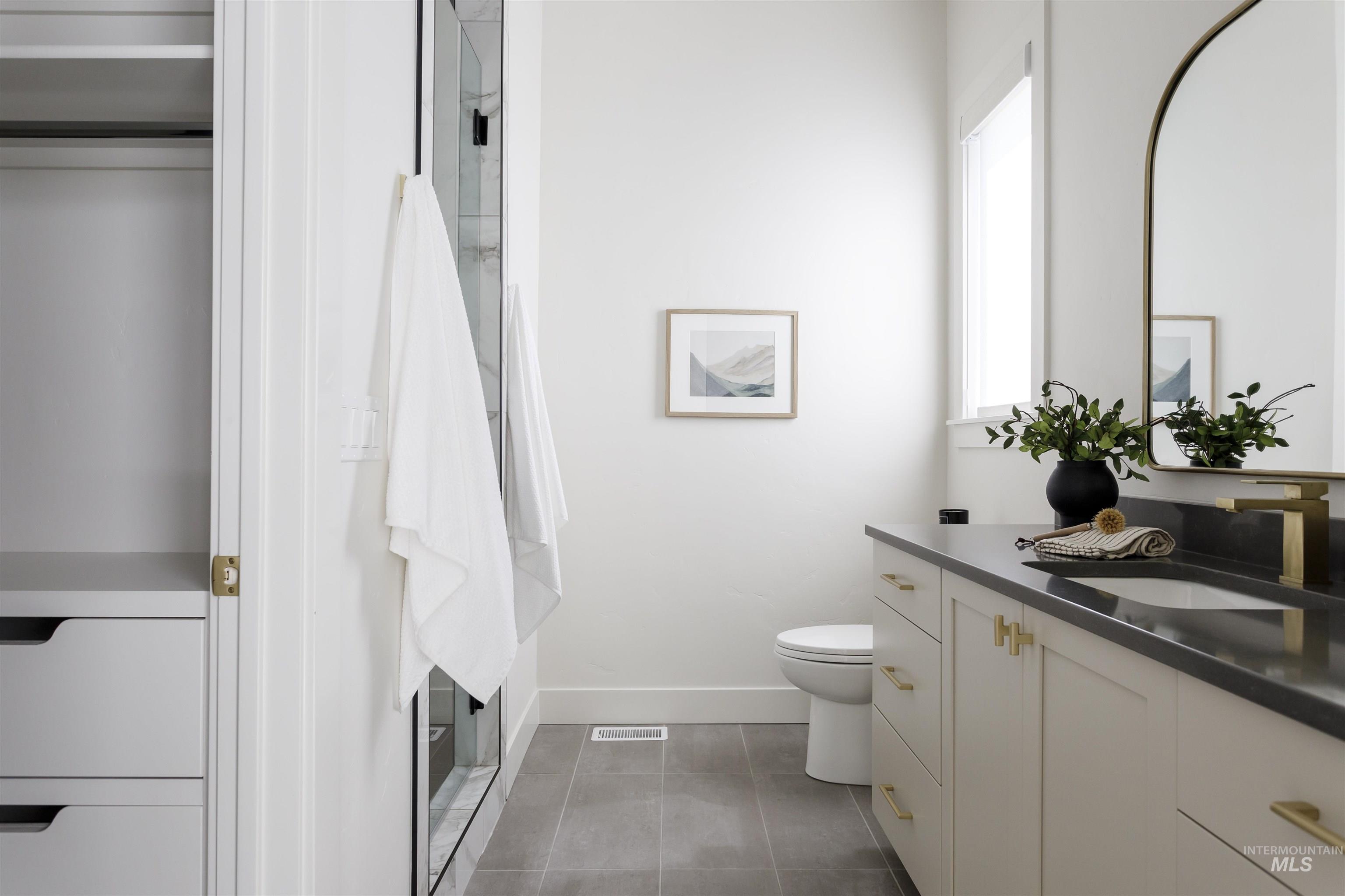 1598 N Palaestra Ave