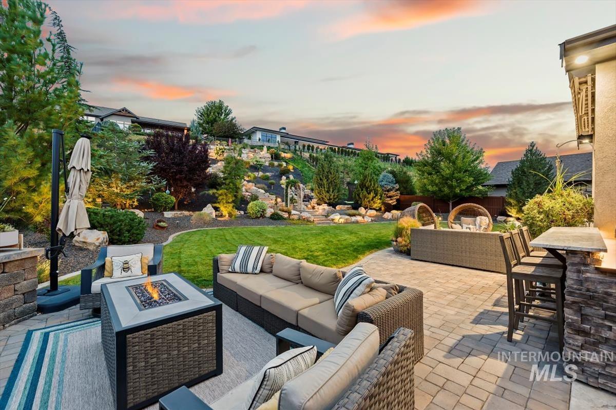 2093 E Lodge Trail Dr
