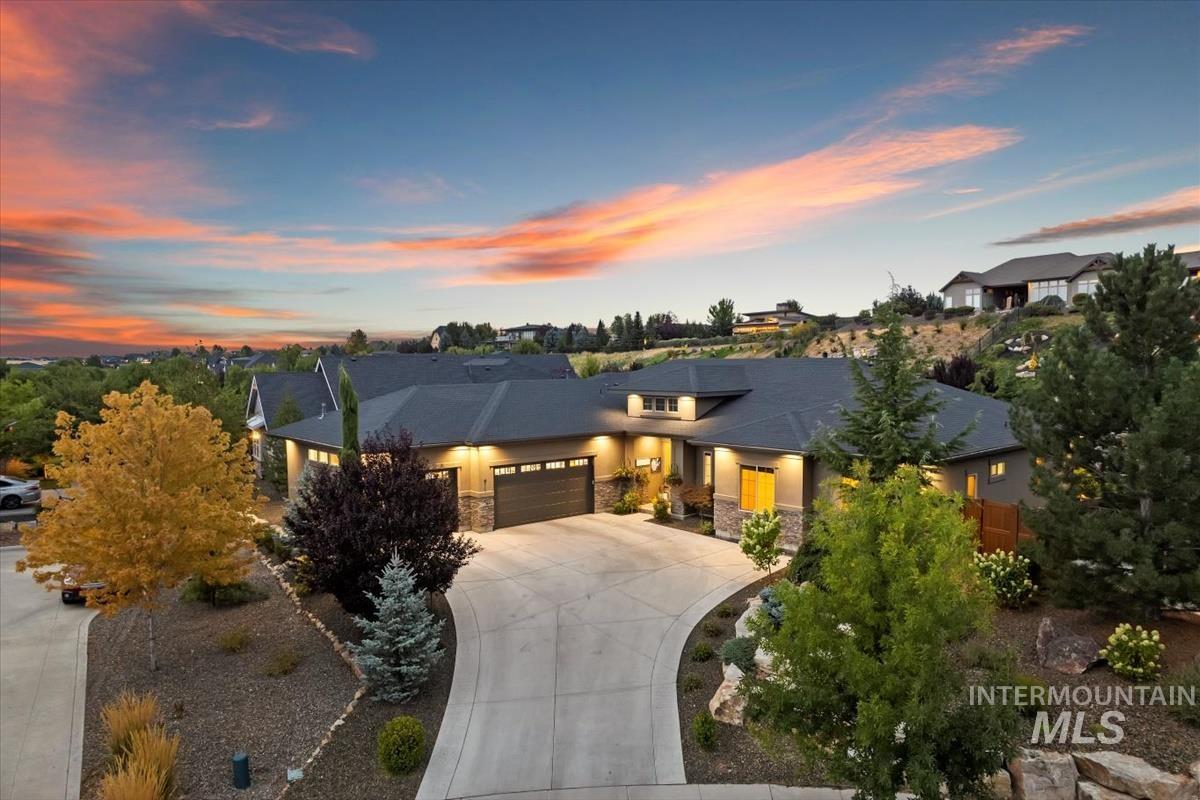 2093 E Lodge Trail Dr
