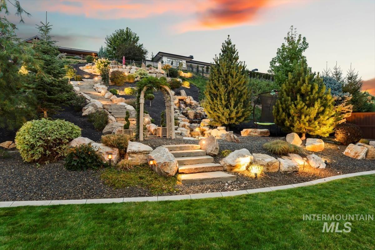 2093 E Lodge Trail Dr