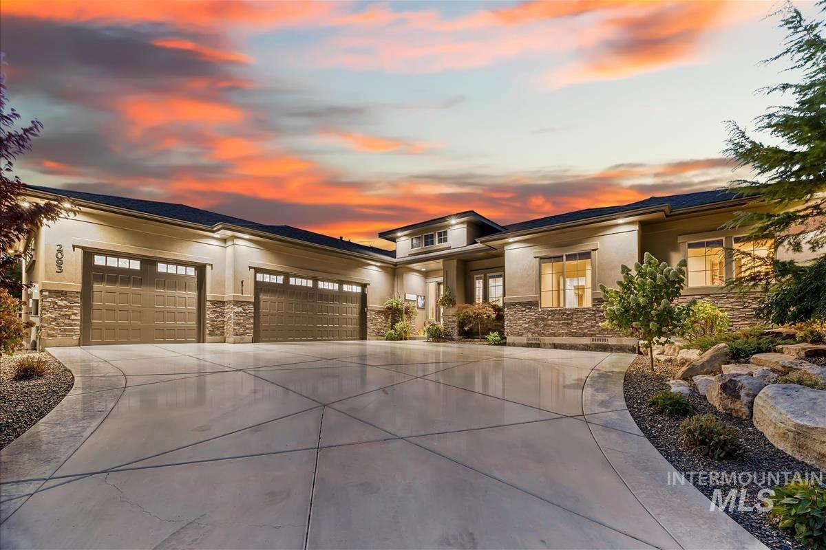 2093 E Lodge Trail Dr