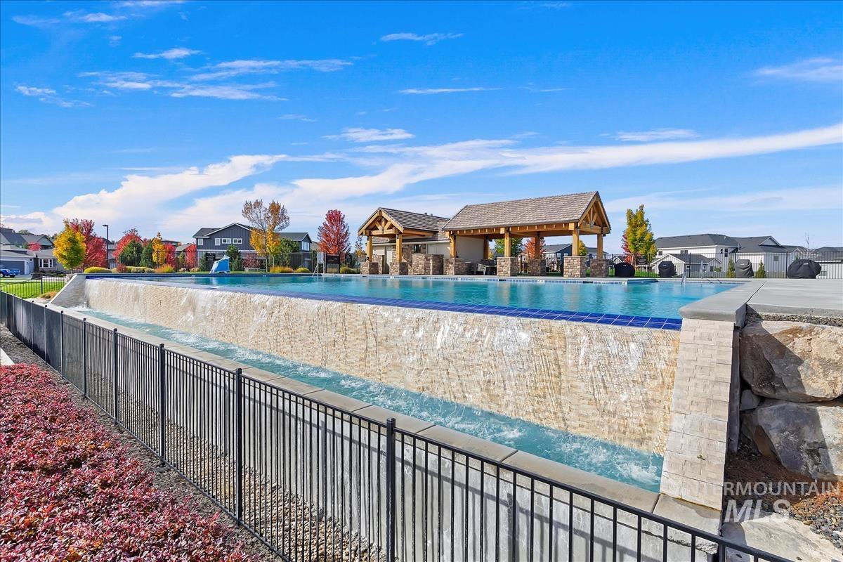 2093 E Lodge Trail Dr