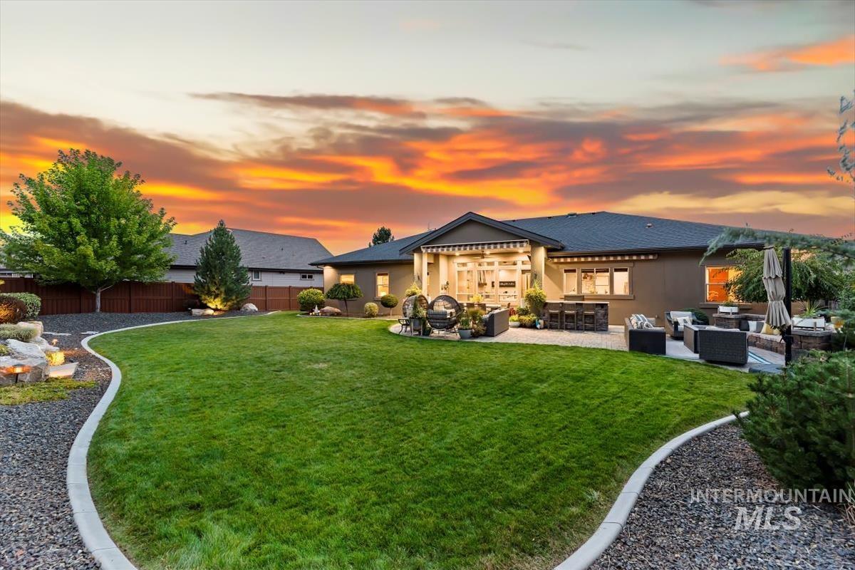 2093 E Lodge Trail Dr