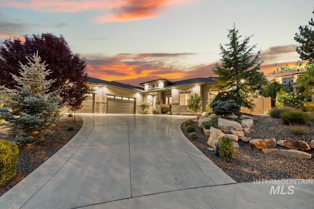 2093 E Lodge Trail Dr
