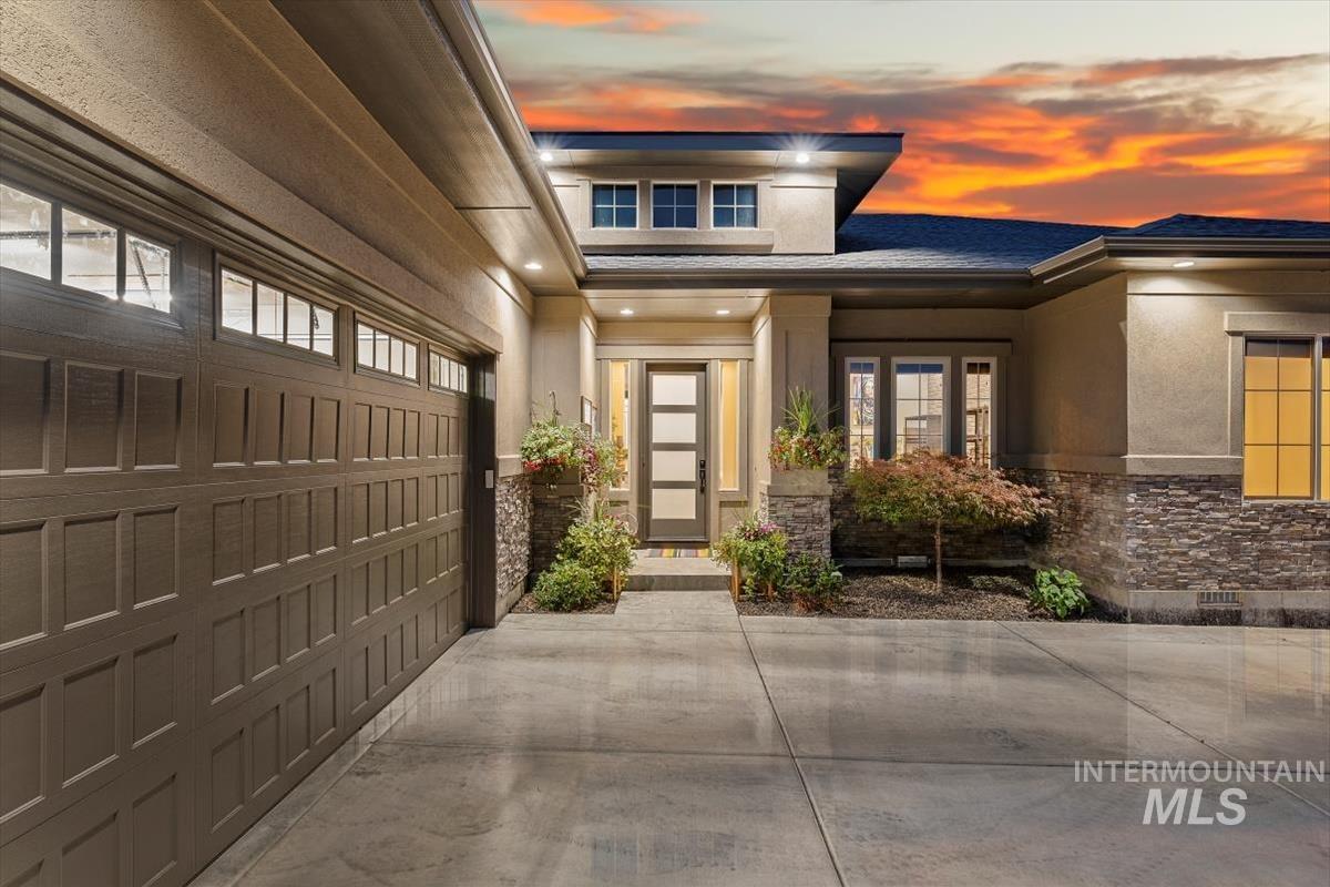 2093 E Lodge Trail Dr
