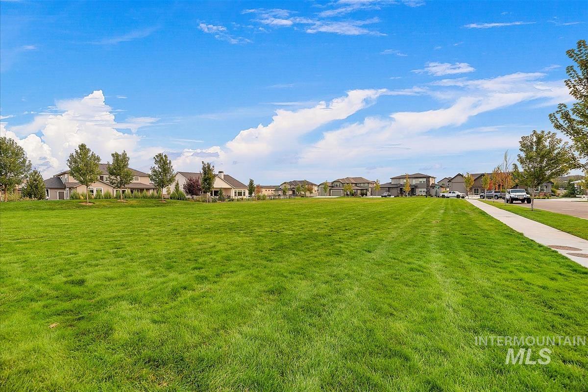 2093 E Lodge Trail Dr