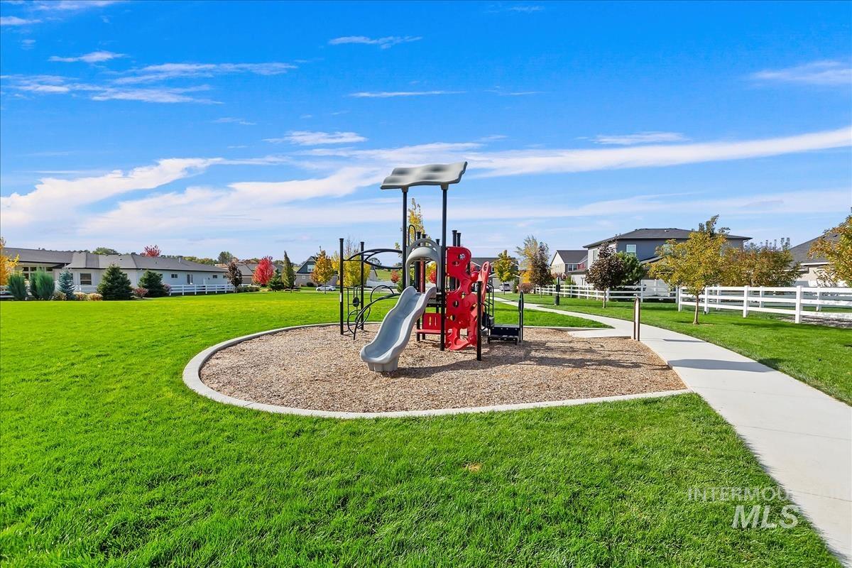 2093 E Lodge Trail Dr