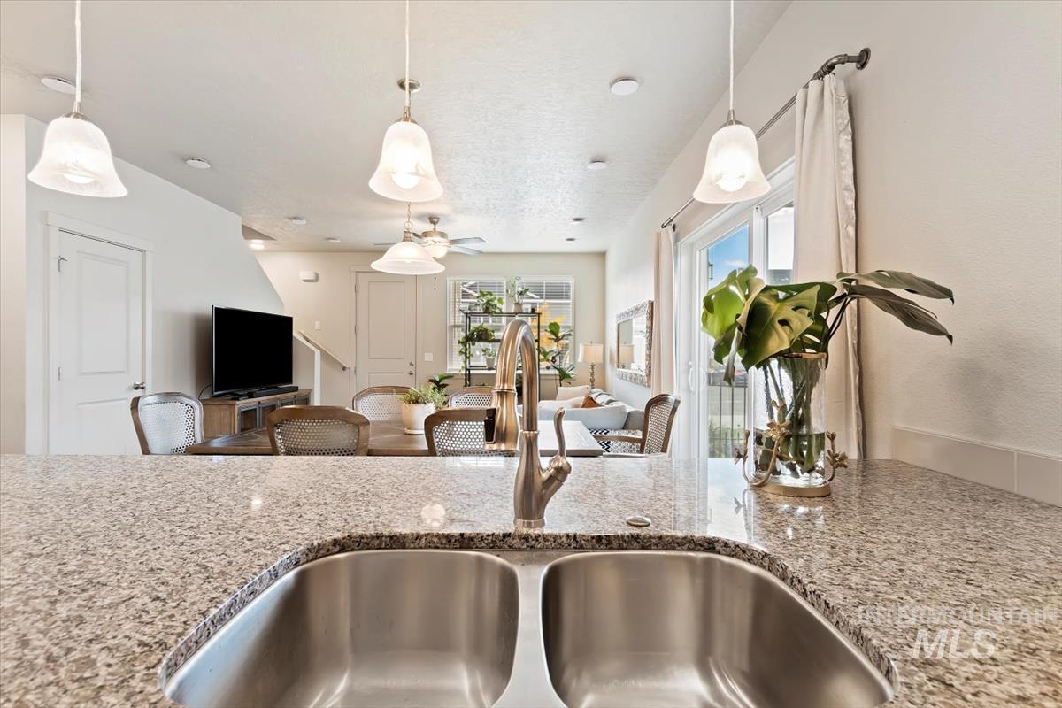 2314 E Spice Loop Unit: 1