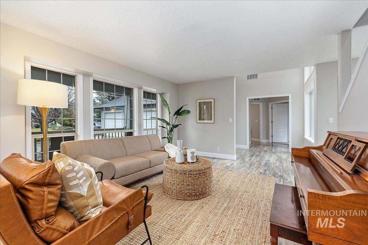 2580 W Bellagio Drive