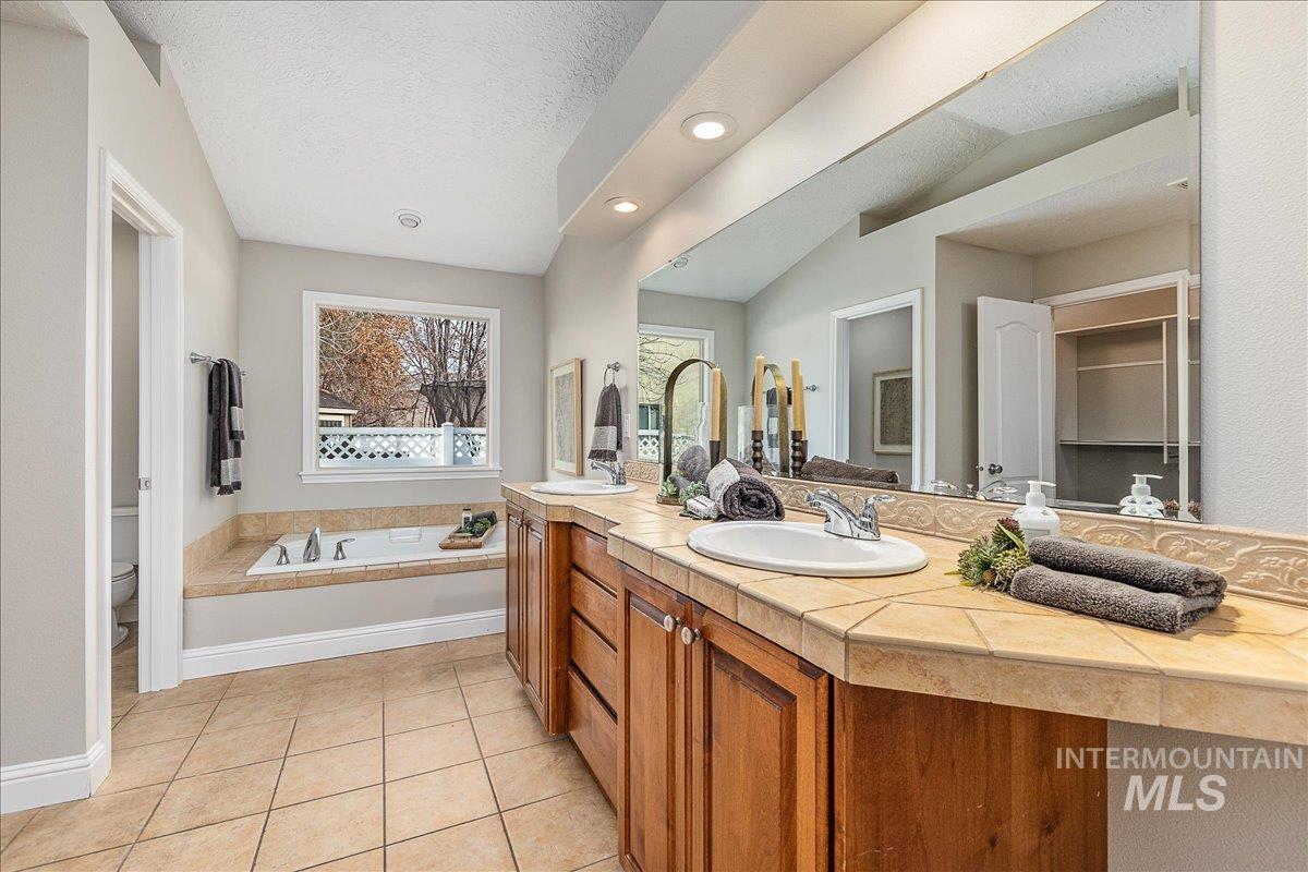 2580 W Bellagio Drive