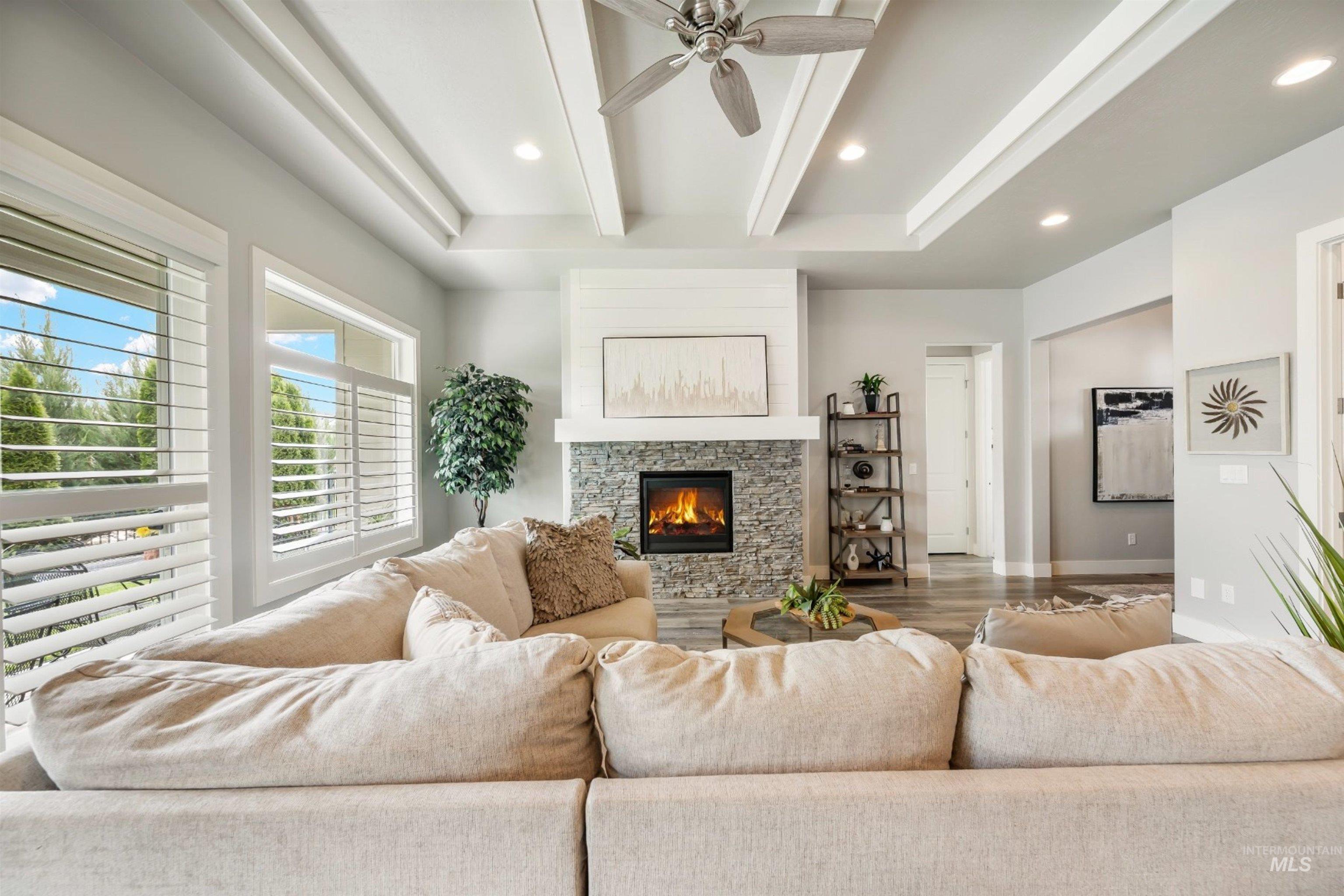 1071 W Rose Quartz St