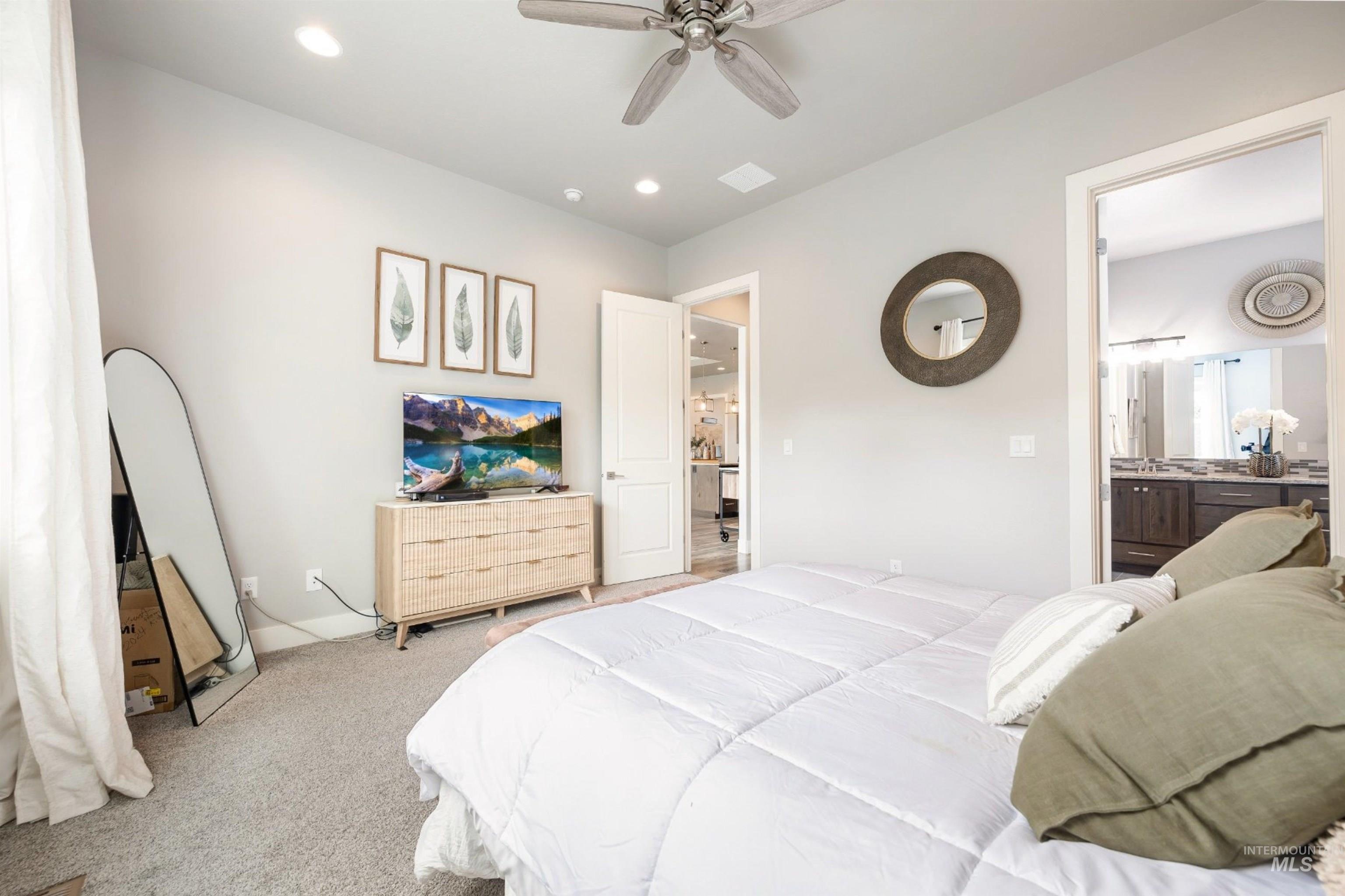 1071 W Rose Quartz St