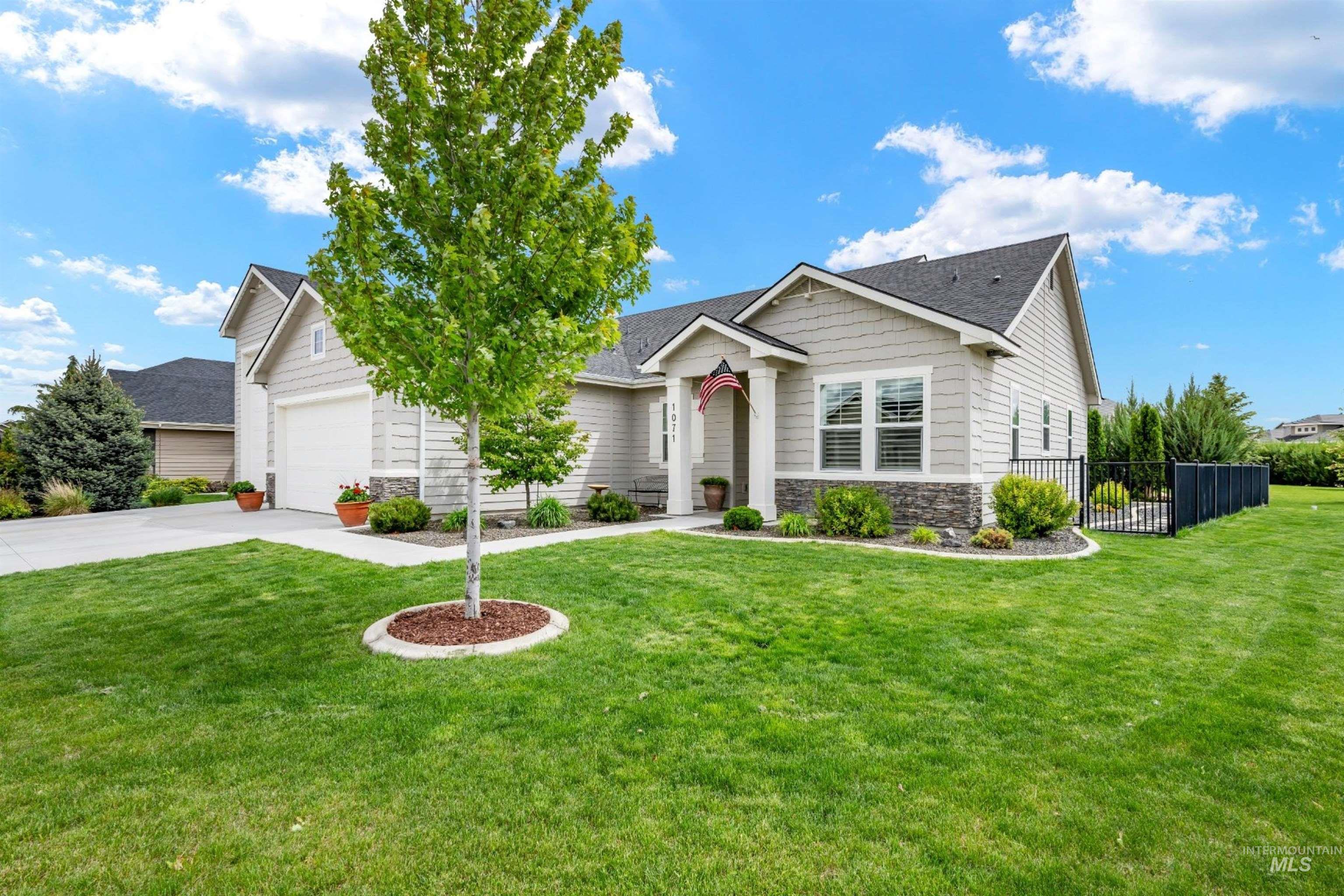 1071 W Rose Quartz St