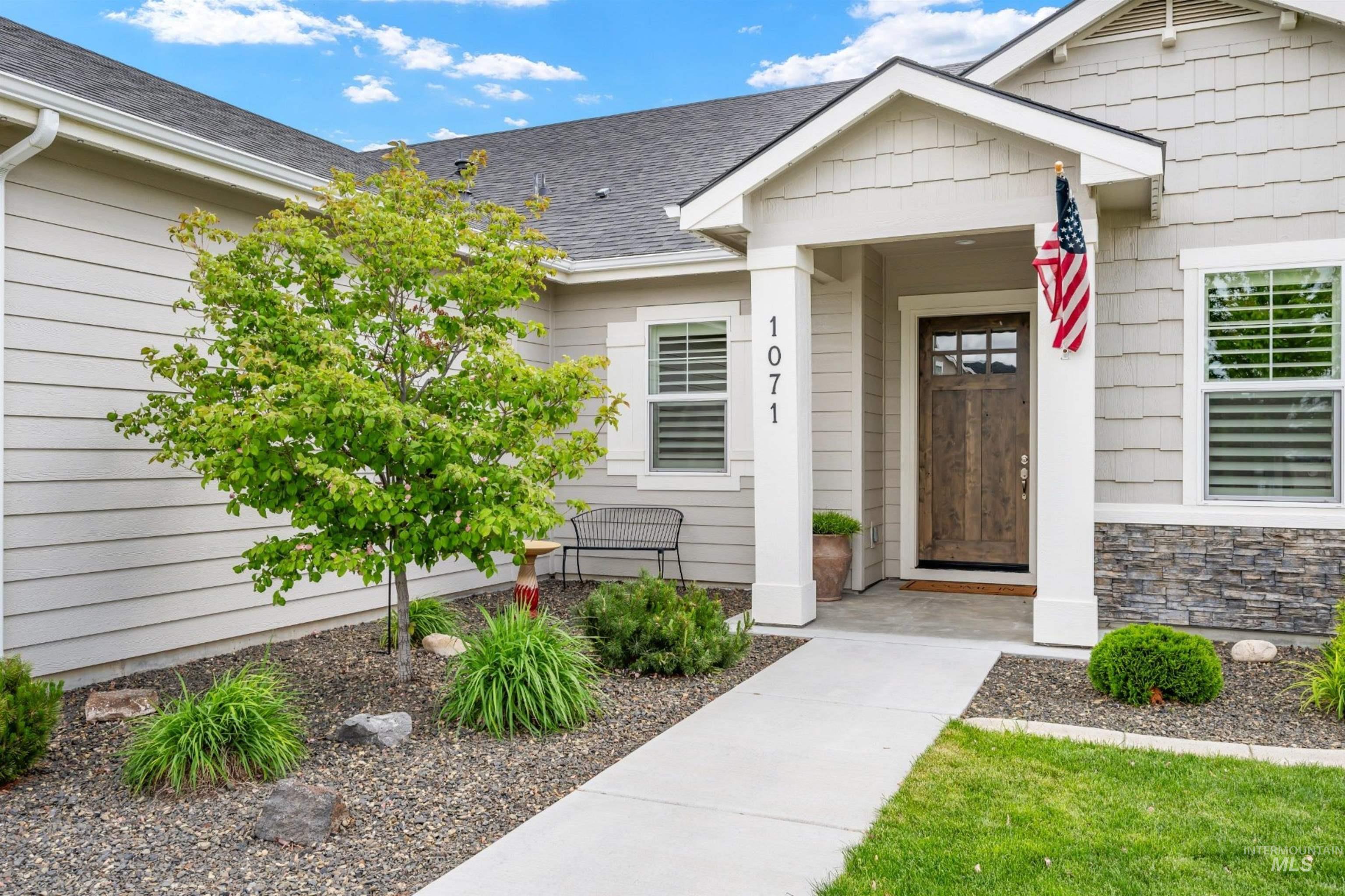 1071 W Rose Quartz St