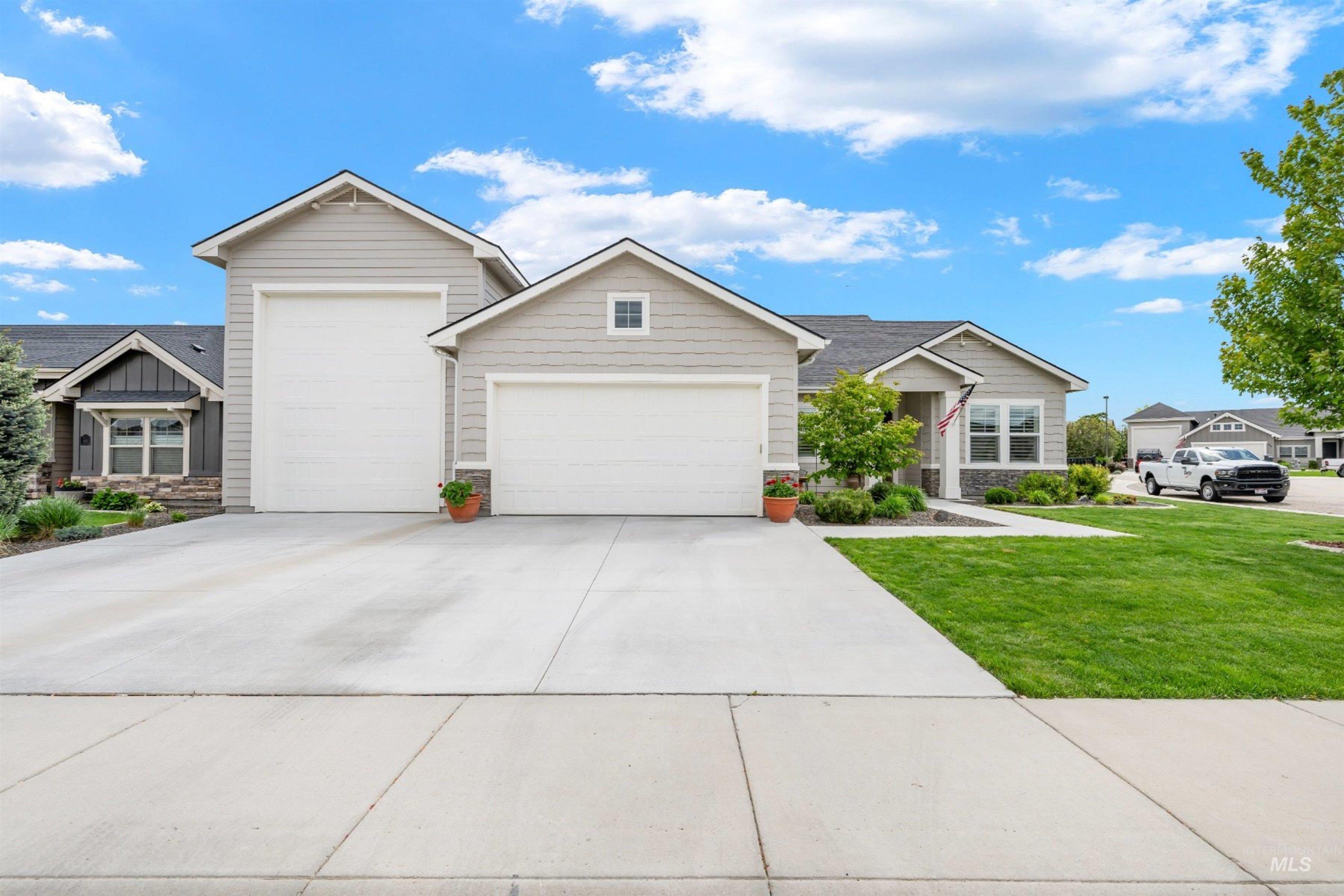 1071 W Rose Quartz St
