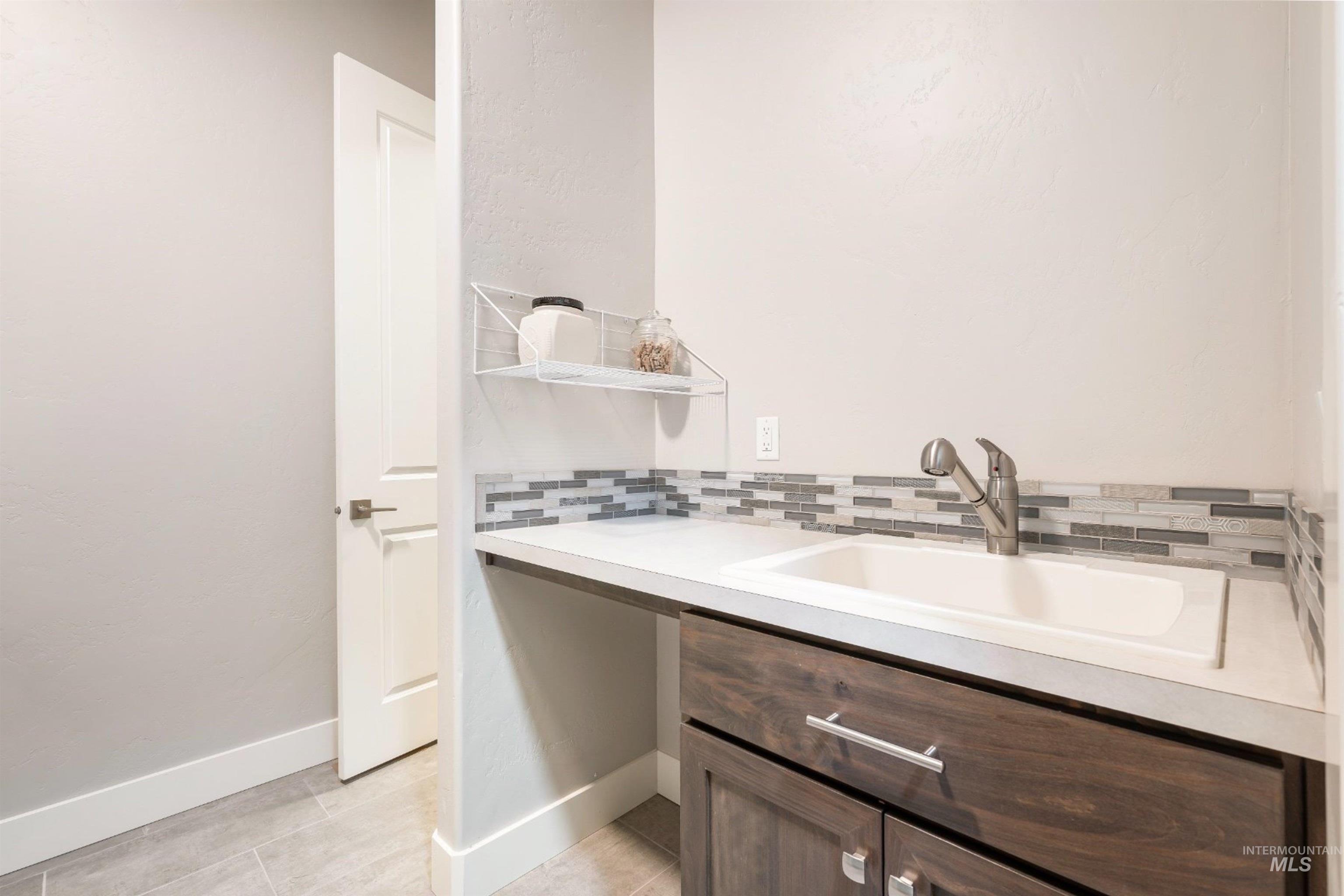 1071 W Rose Quartz St