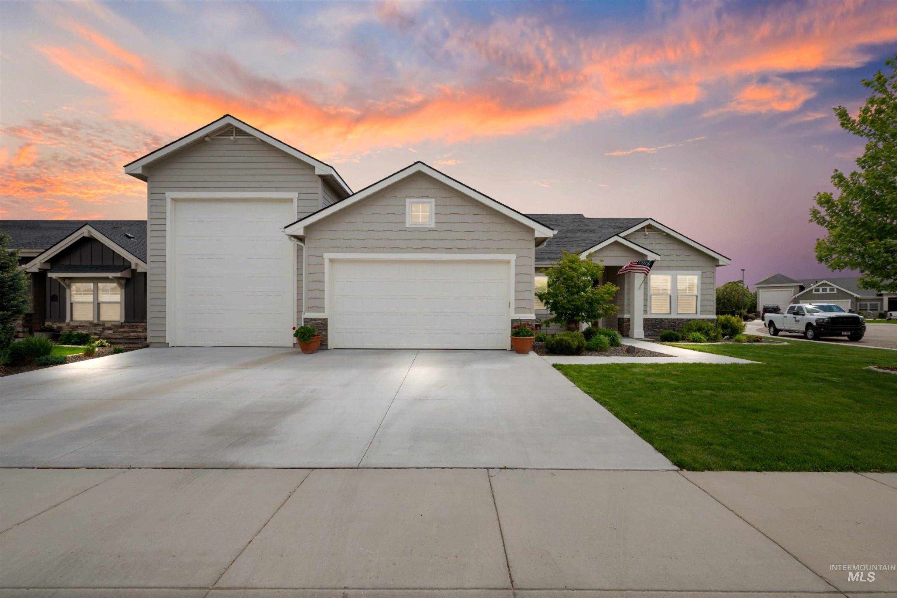 1071 W Rose Quartz St