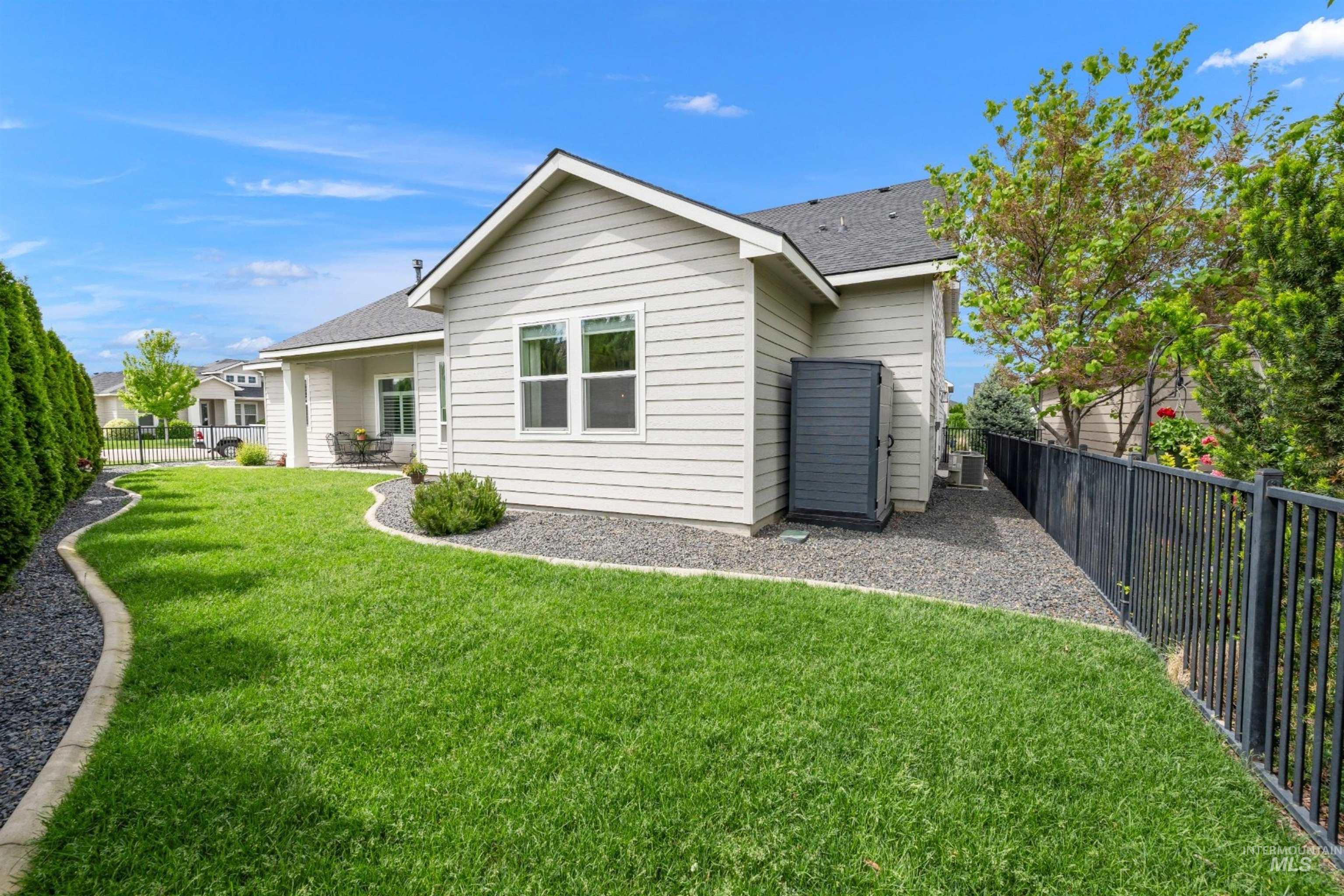 1071 W Rose Quartz St