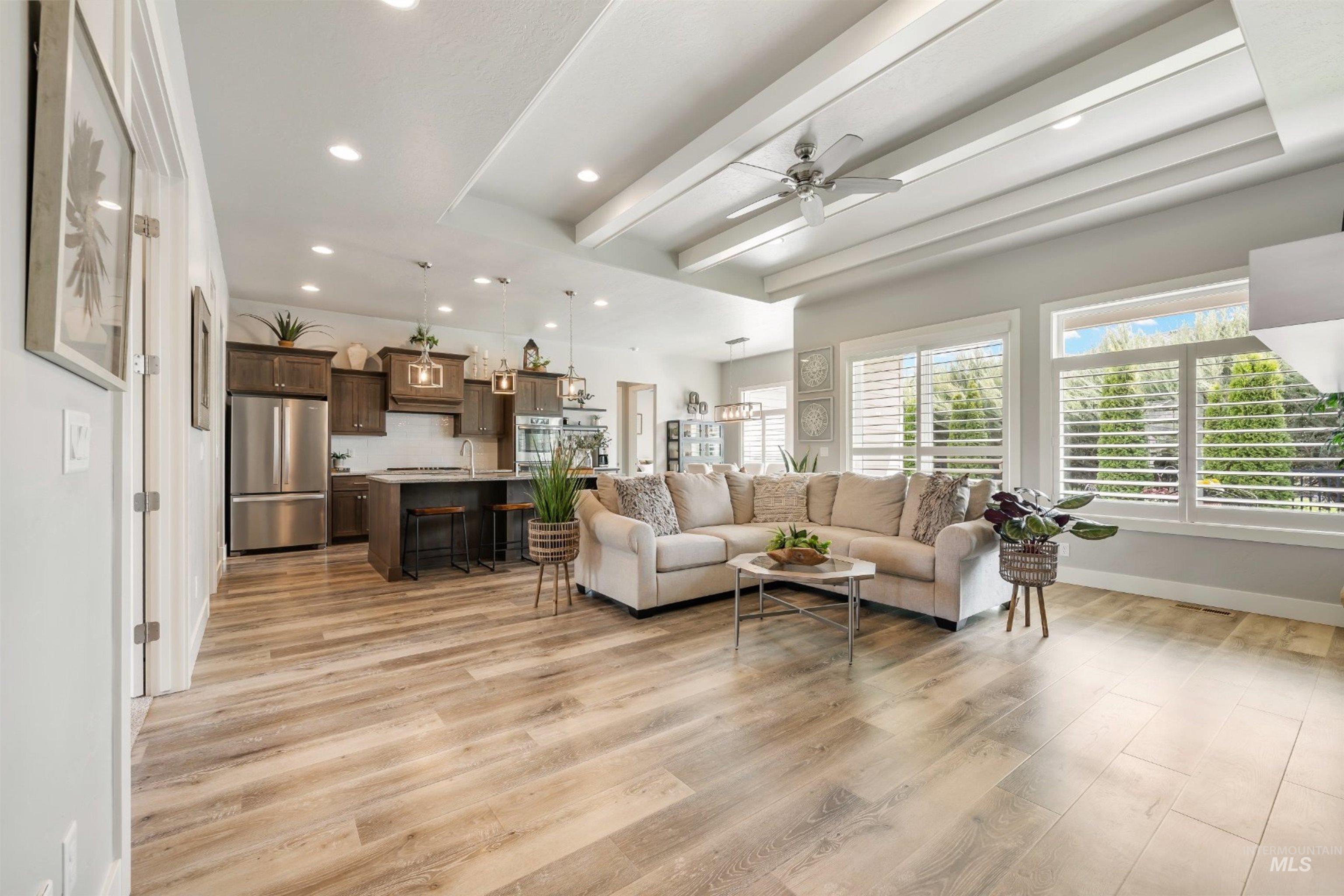 1071 W Rose Quartz St