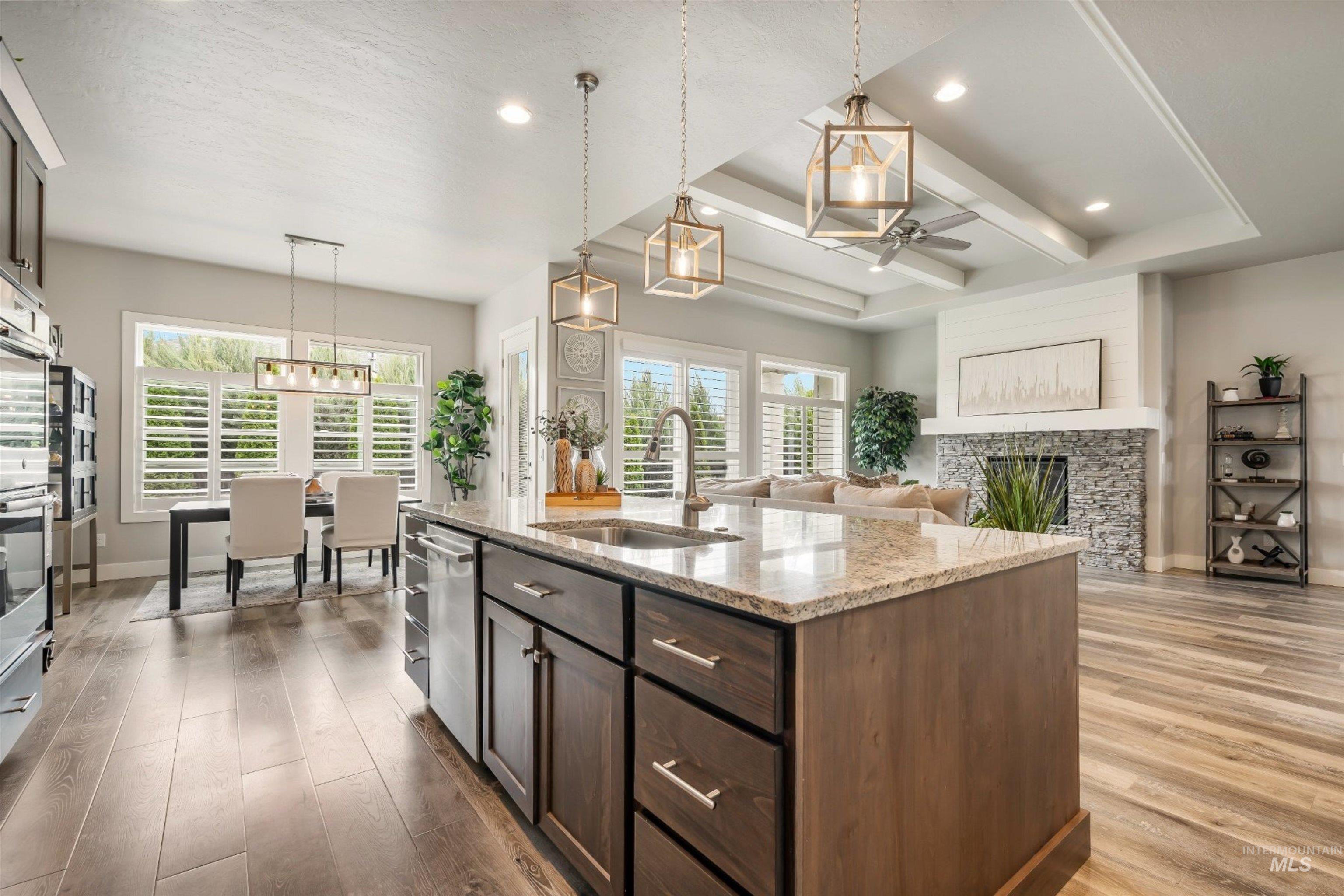 1071 W Rose Quartz St