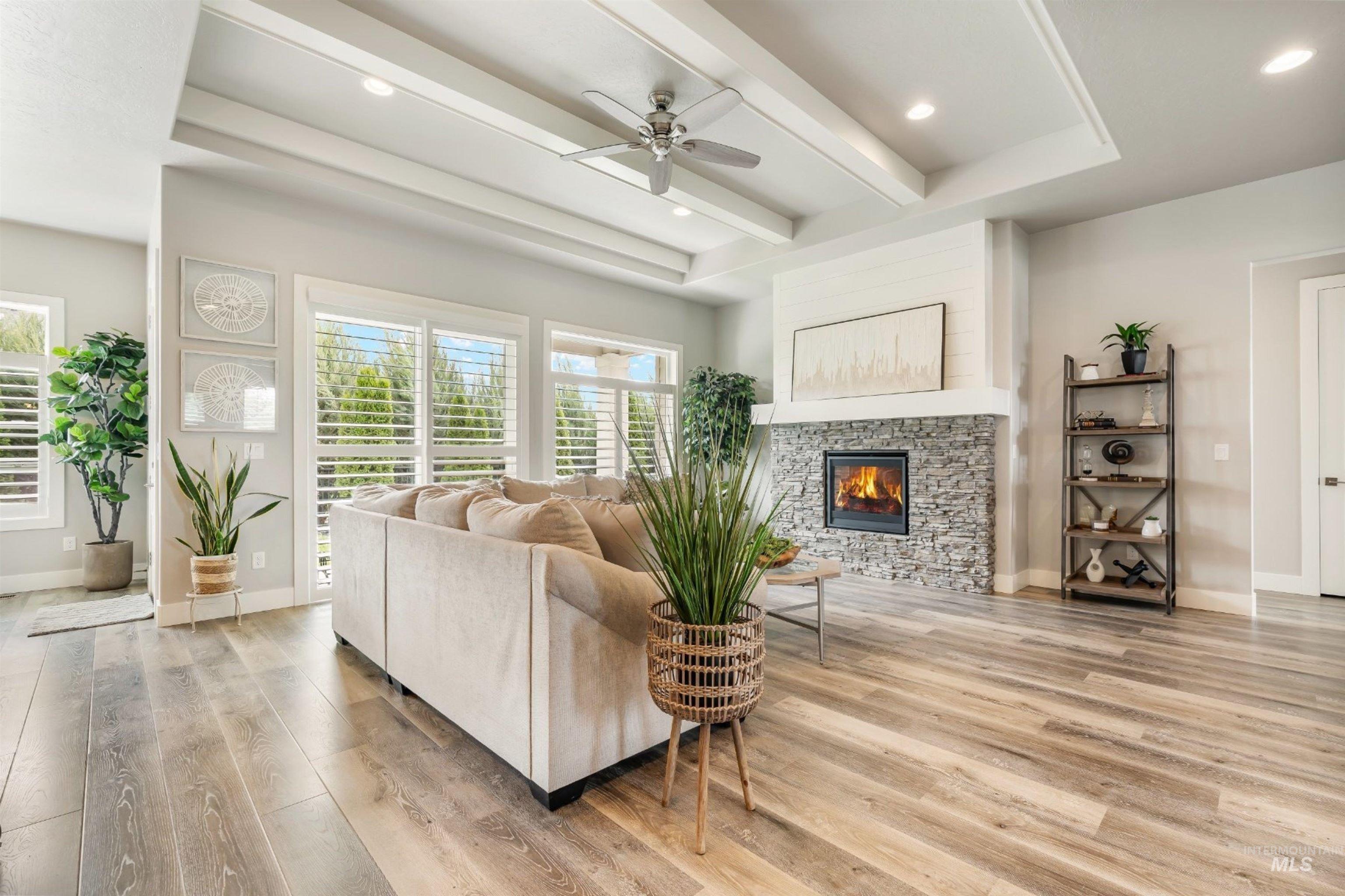1071 W Rose Quartz St