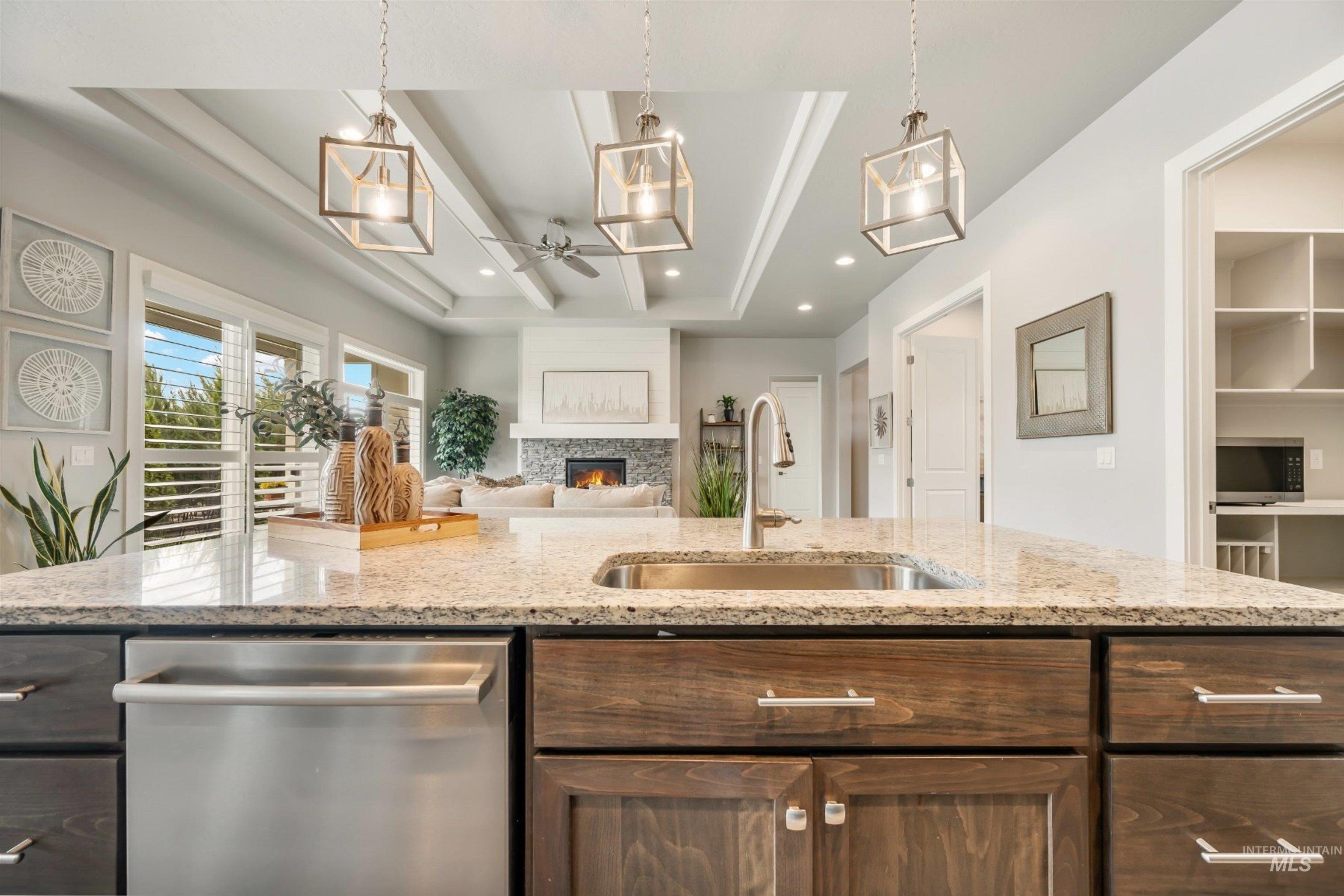 1071 W Rose Quartz St