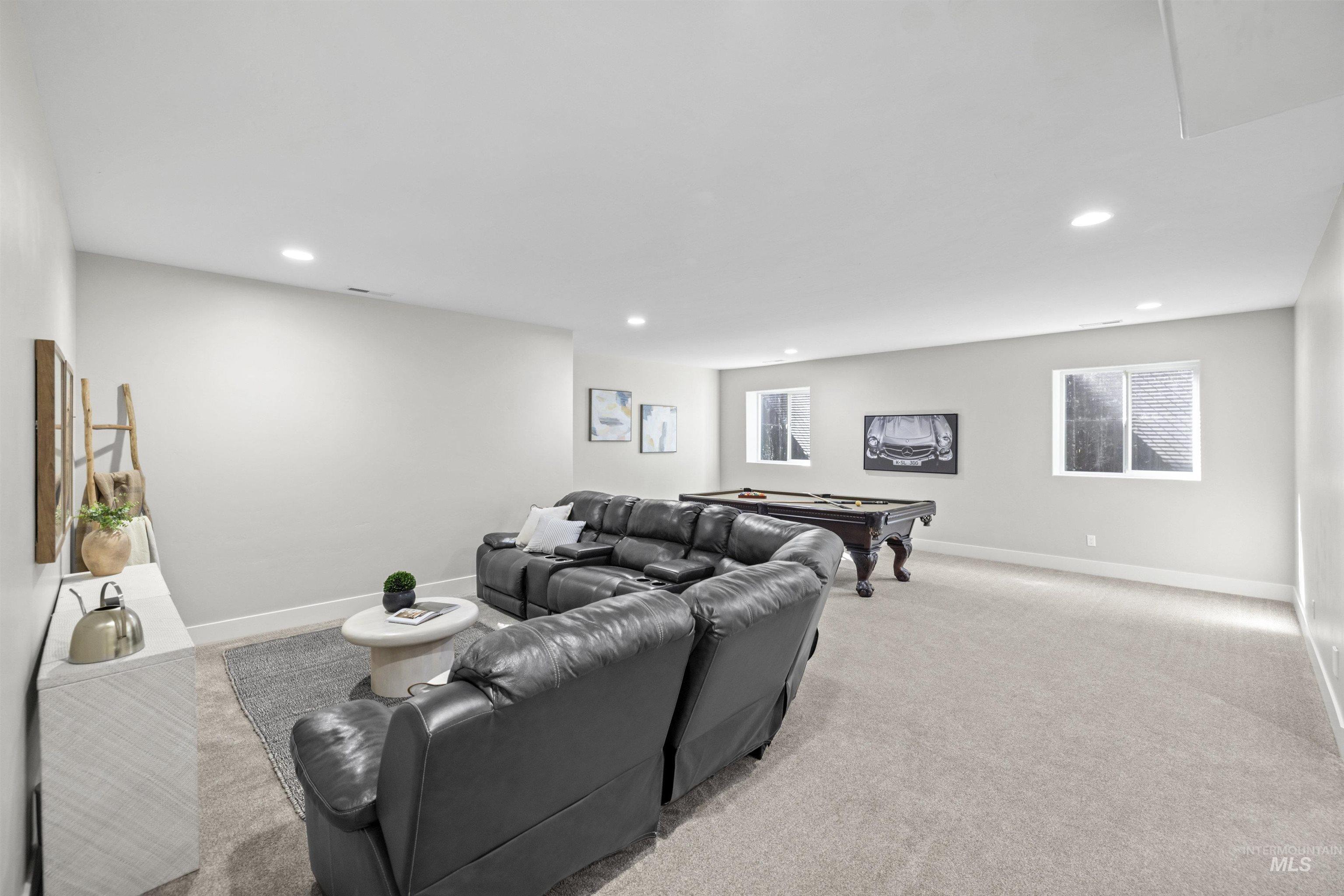 2043 E Lodge Trail Dr